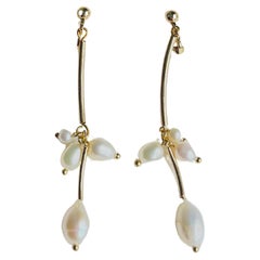 Pendientes Ovalados Blancos de Perlas en Racimo de Gota Larga Rizada Elegantes Pendientes Perforados de Oro