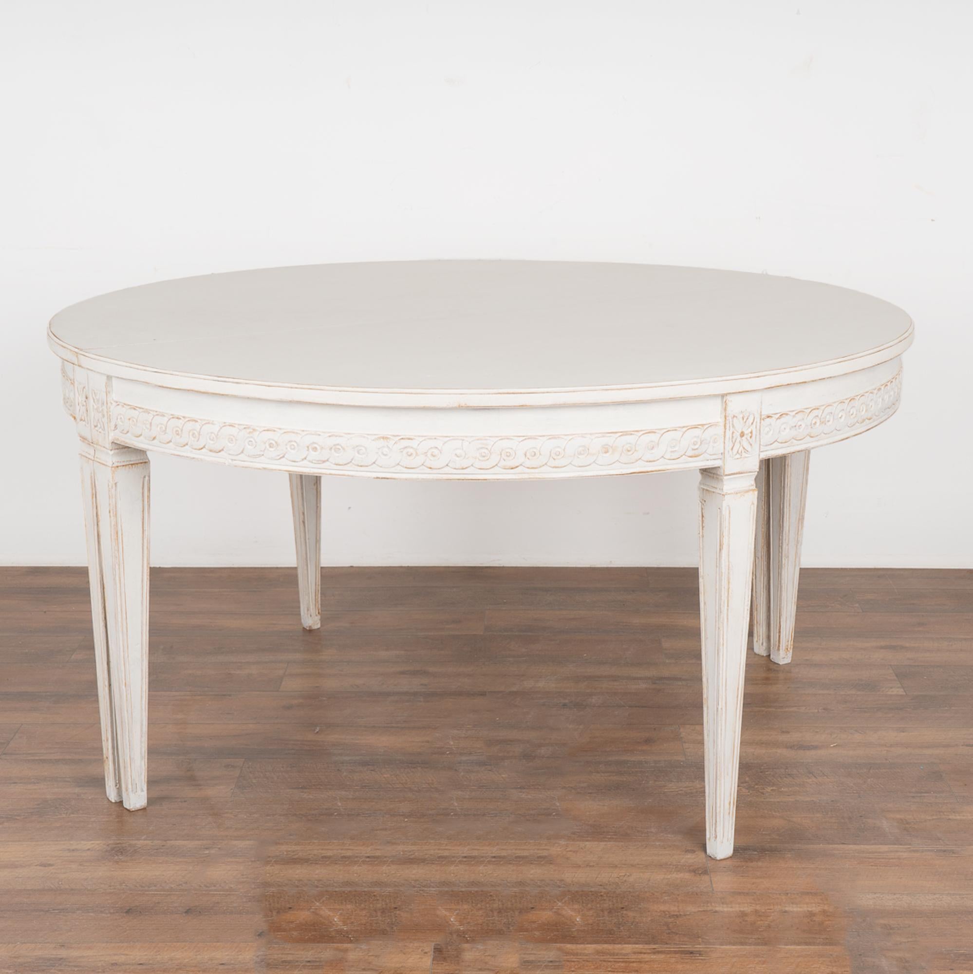 White Oval Dining Table With Three Leaves, Sweden circa 1860-80 For Sale 5