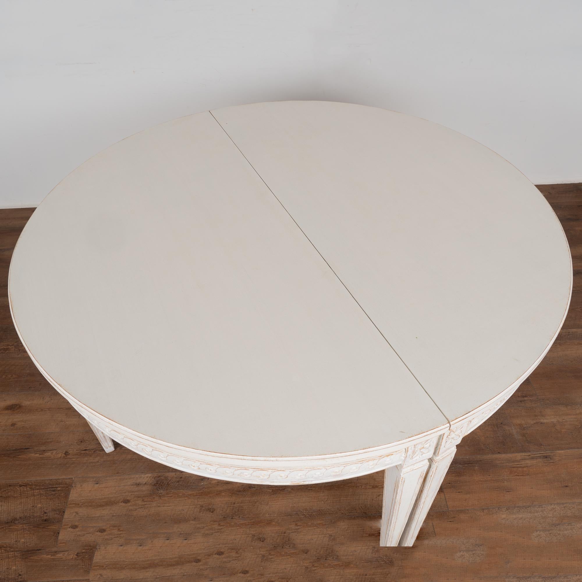 White Oval Dining Table With Three Leaves, Sweden circa 1860-80 In Good Condition For Sale In Round Top, TX