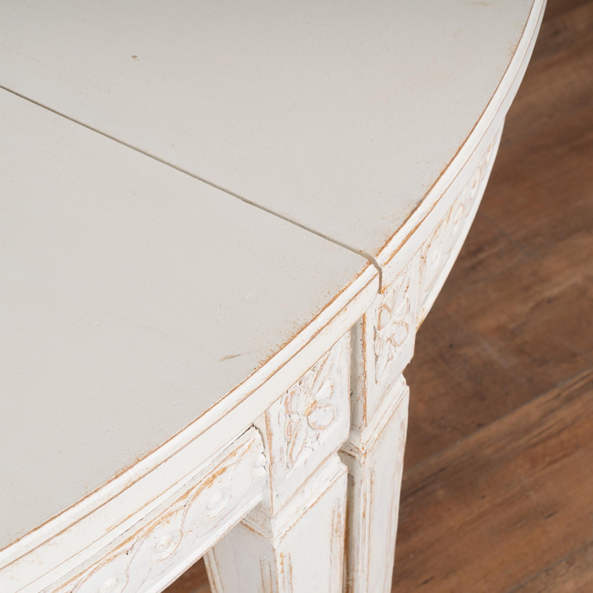 White Oval Dining Table With Three Leaves, Sweden circa 1860-80 For Sale 2