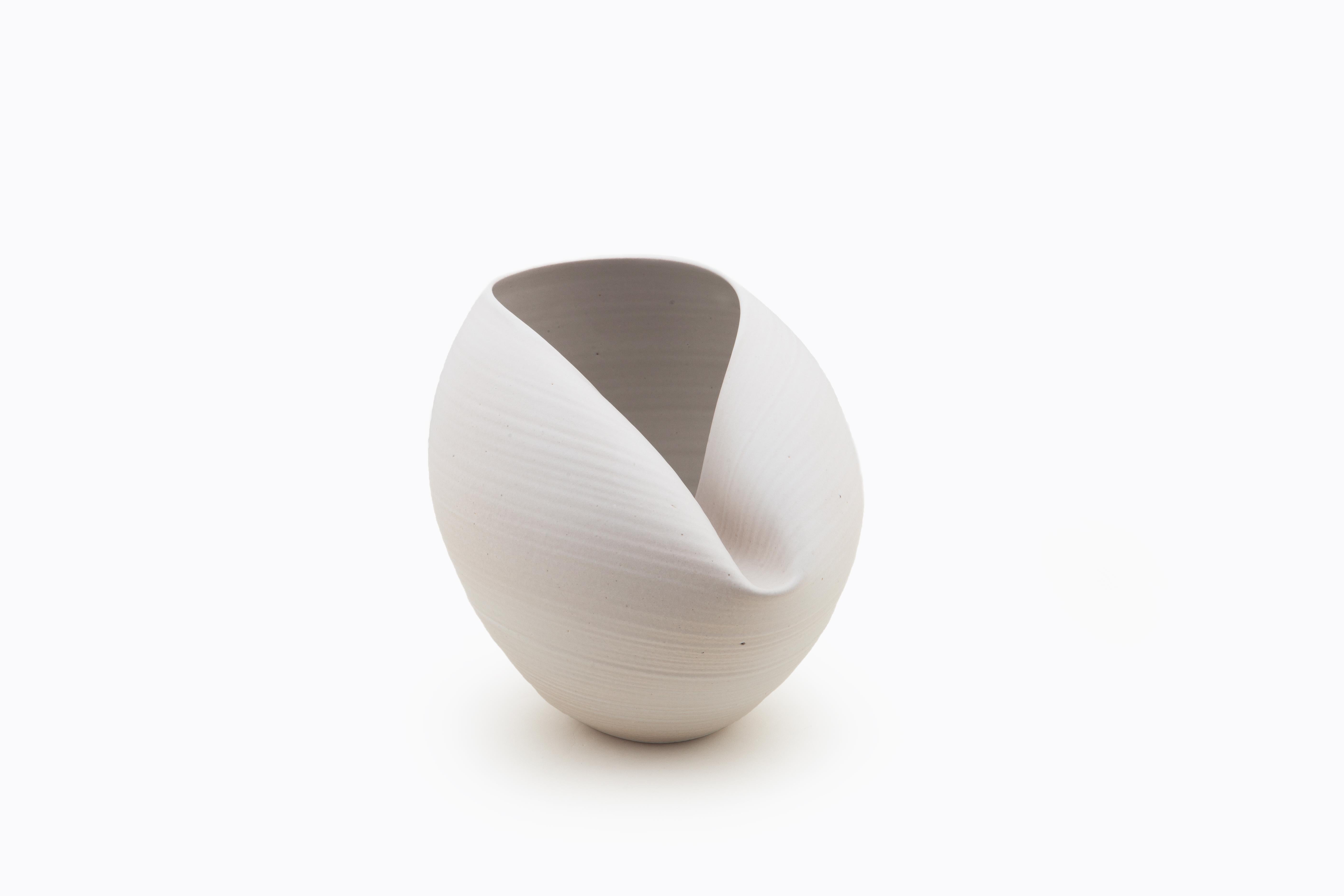 White Oval Form, Vase, Interior Sculpture or Vessel, Objet D'Art In New Condition In London, GB