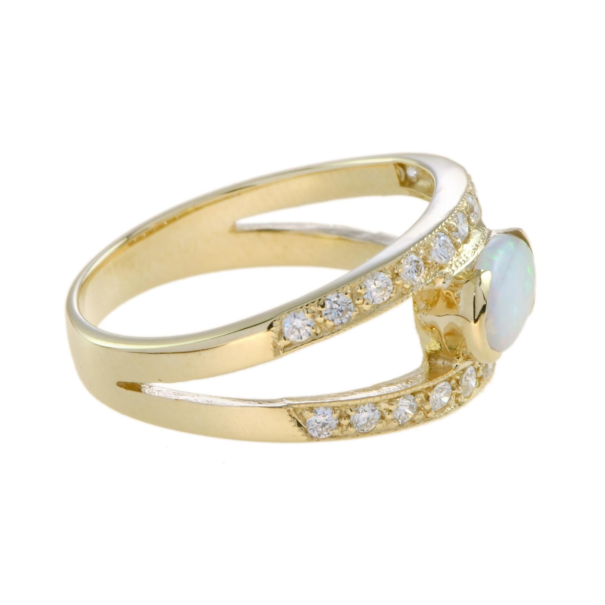 Taille ovale Bague en or jaune 9K de style vintage avec opale ovale blanche et diamant en vente