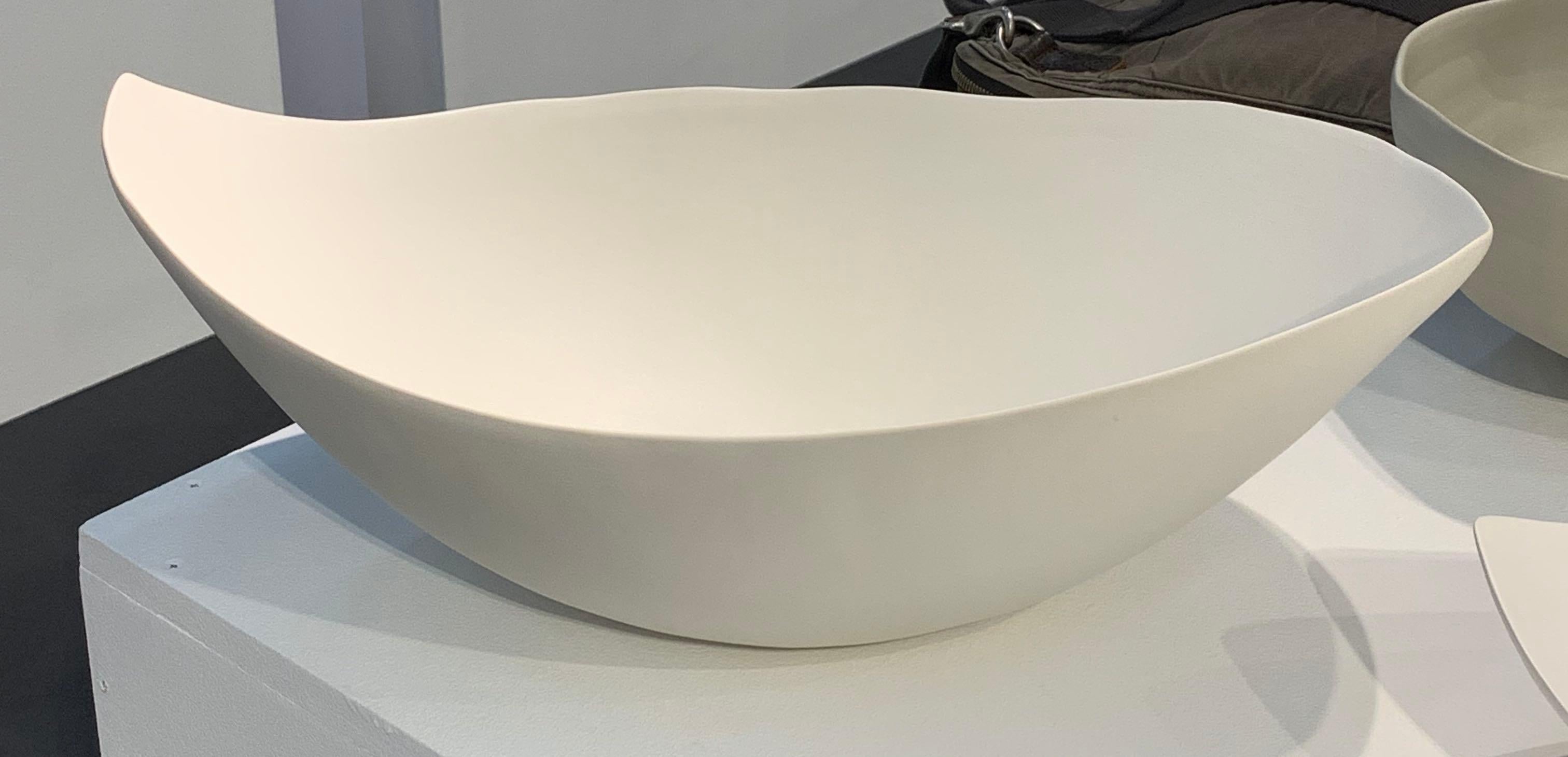 Contemporary Italian oval shaped fine ceramic bowl in white.

 
 