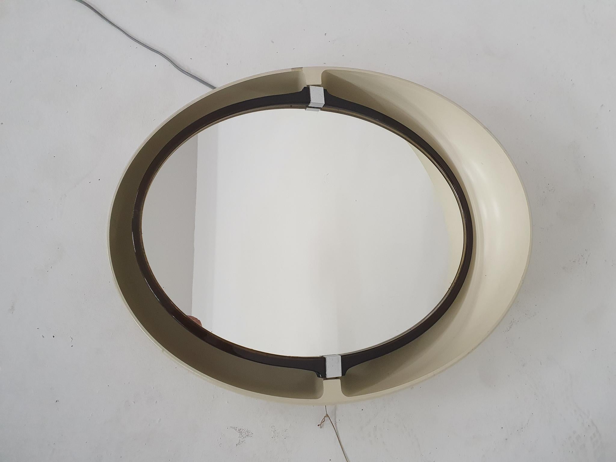 White Oval Space Age Mirror by Allibert, Germany 1970's In Good Condition In Amsterdam, NL