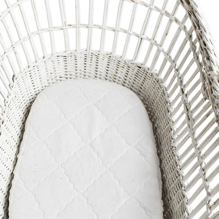 White Oval Tall Wicker and Rattan Baby or Crib, 20th Century