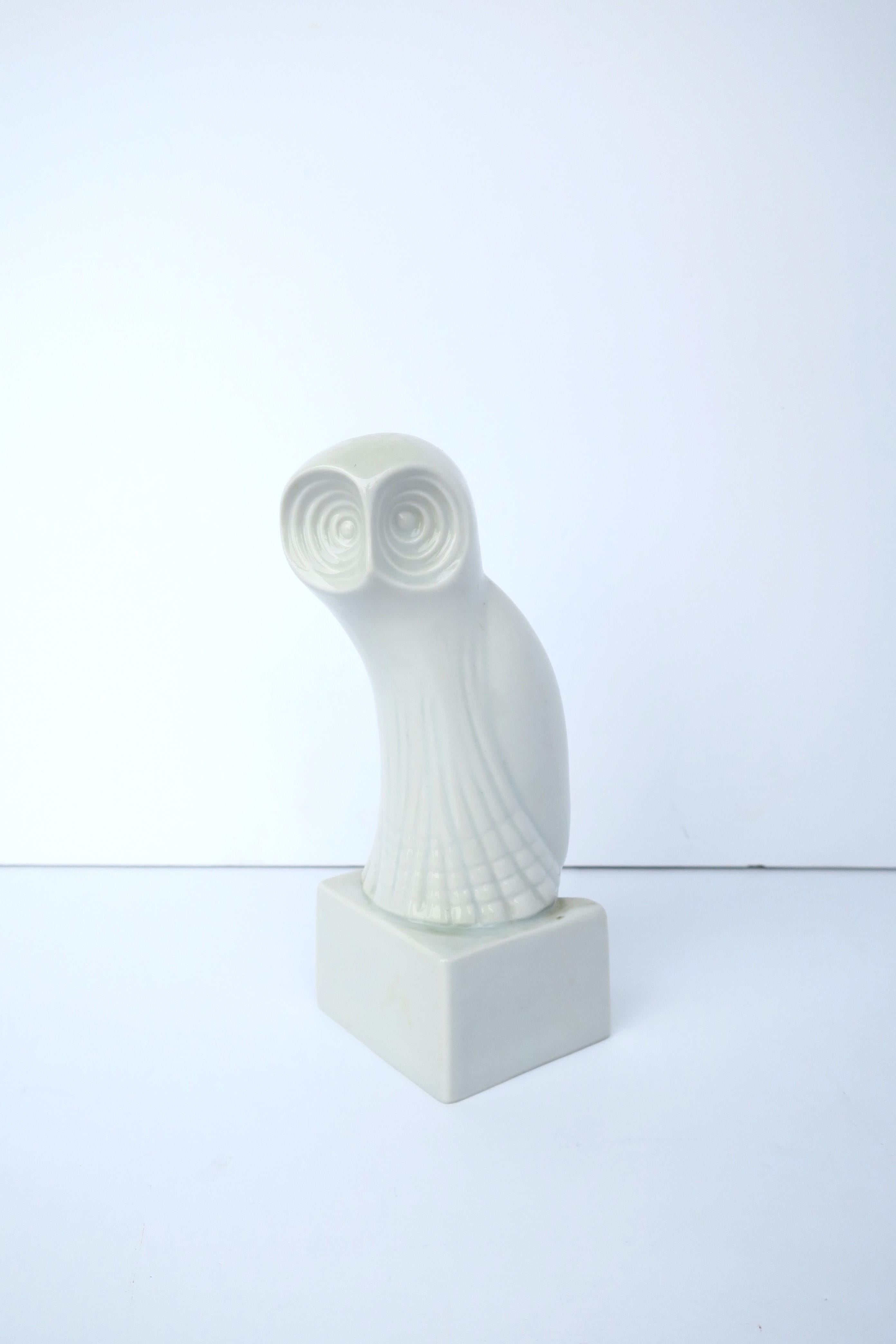 A white porcelain owl bird, Mid-Century Modern period, by Royal Dux Bohemia, circa mid-20th century, Czechoslovakia. With makers' mark on underside as shown in last image. A great piece for a bookshelf, table, etc. Dimensions: 6.88