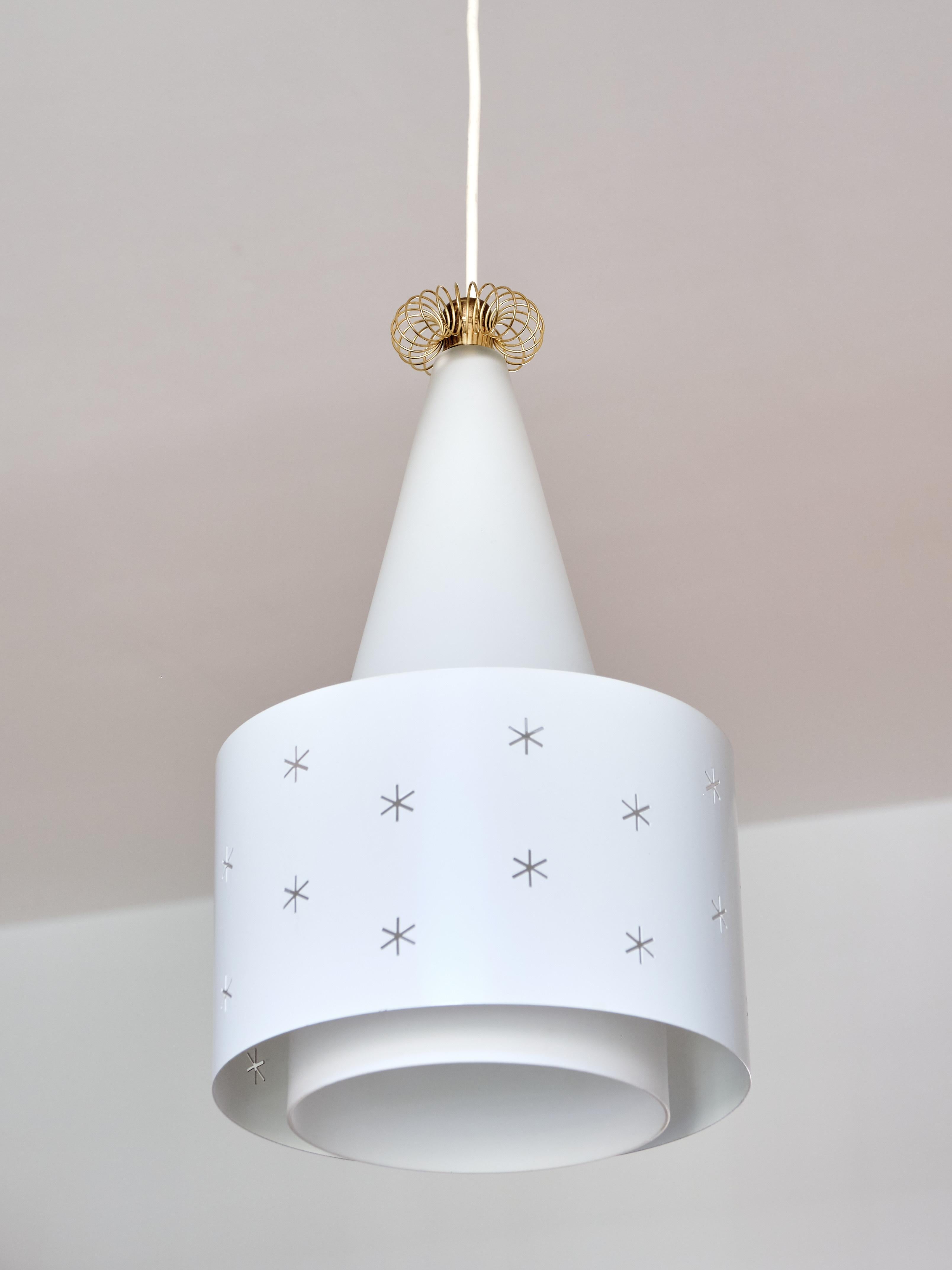 Pendentif blanc Paavo Tynell, modèle K2-10, Idman, Finlande, 1955 en vente 1