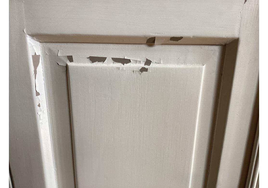 Armario de dos cuerpos decorado con pintura blanca 6