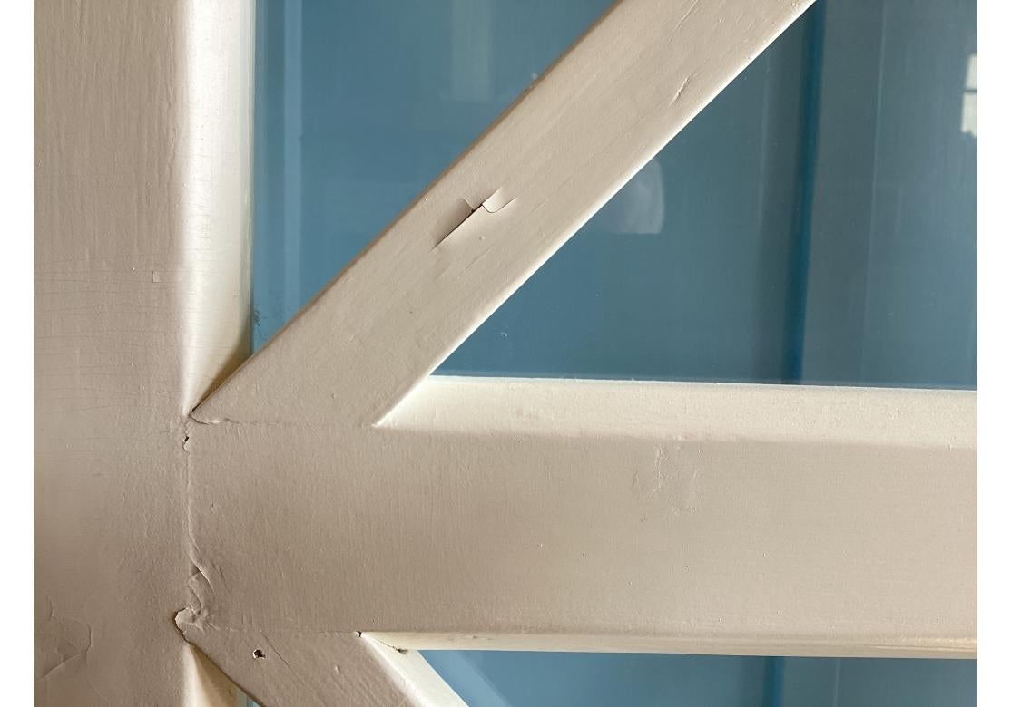Armario de dos cuerpos decorado con pintura blanca 7
