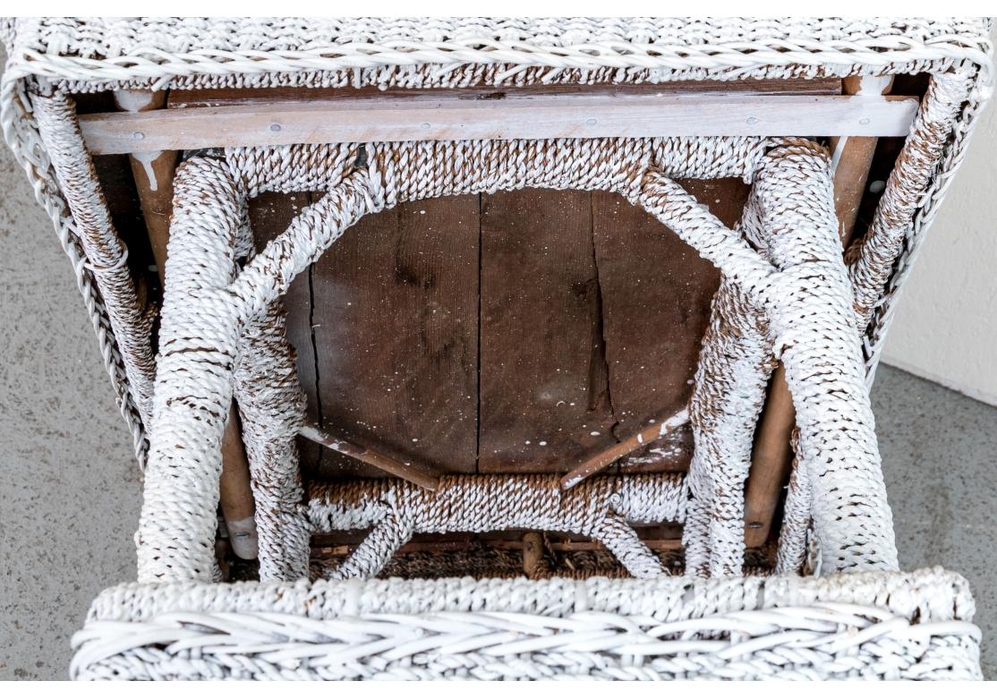 Carrito de Té Antiguo de Mimbre Decorado con Pintura Blanca, Ca. 1890 en venta 14