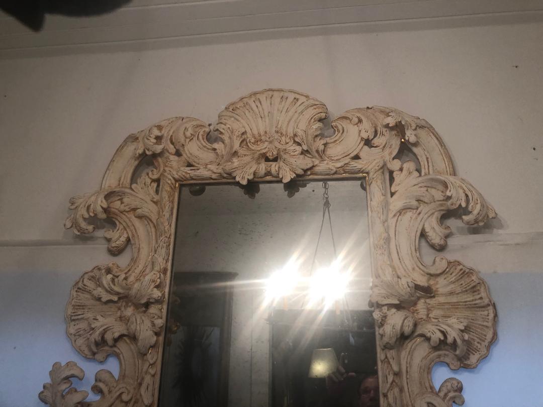 White Painted and Carved Wood Rococo Mirror In Good Condition In Washington, DC