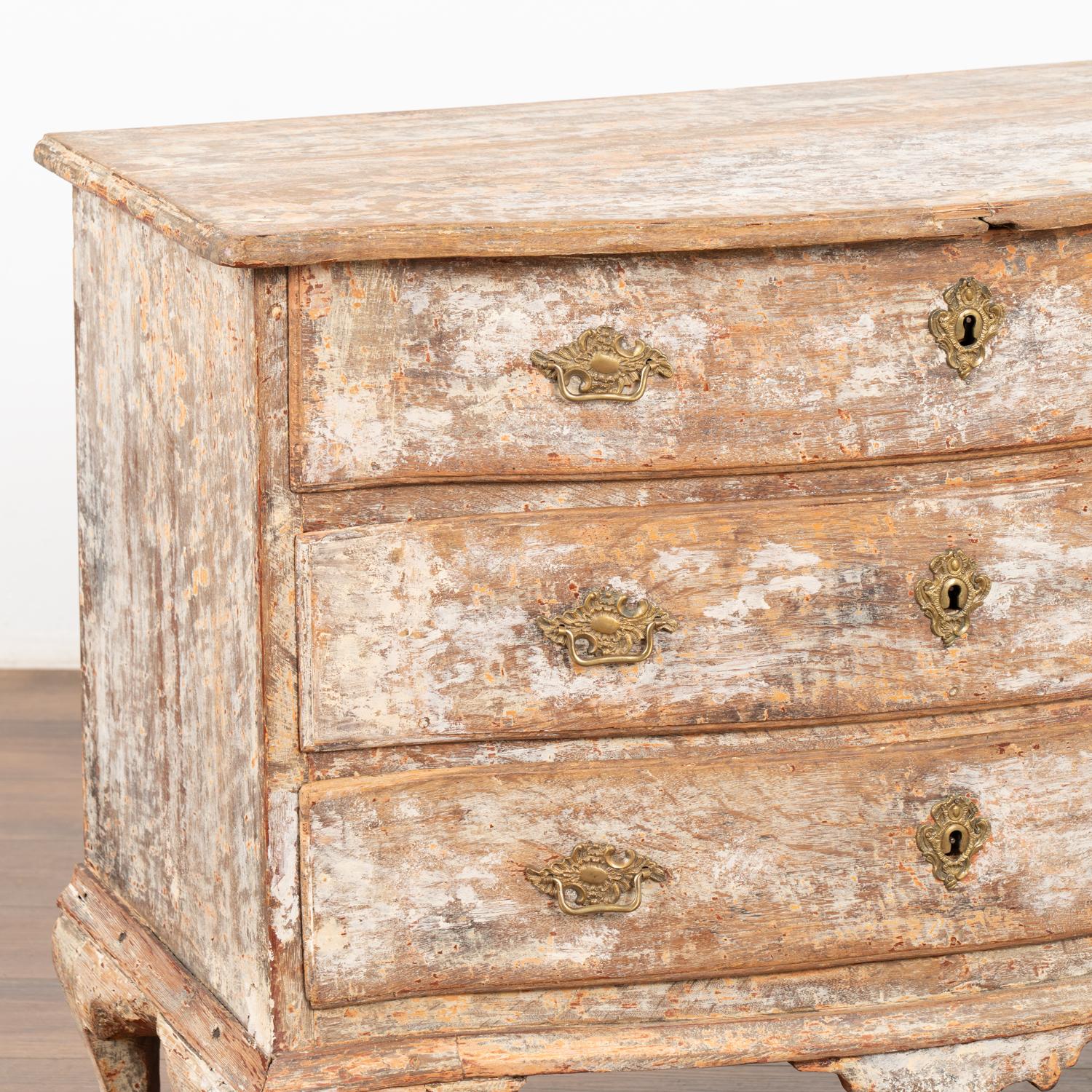 Pine White Painted Chest of Three Drawers, Sweden circa 1770 For Sale