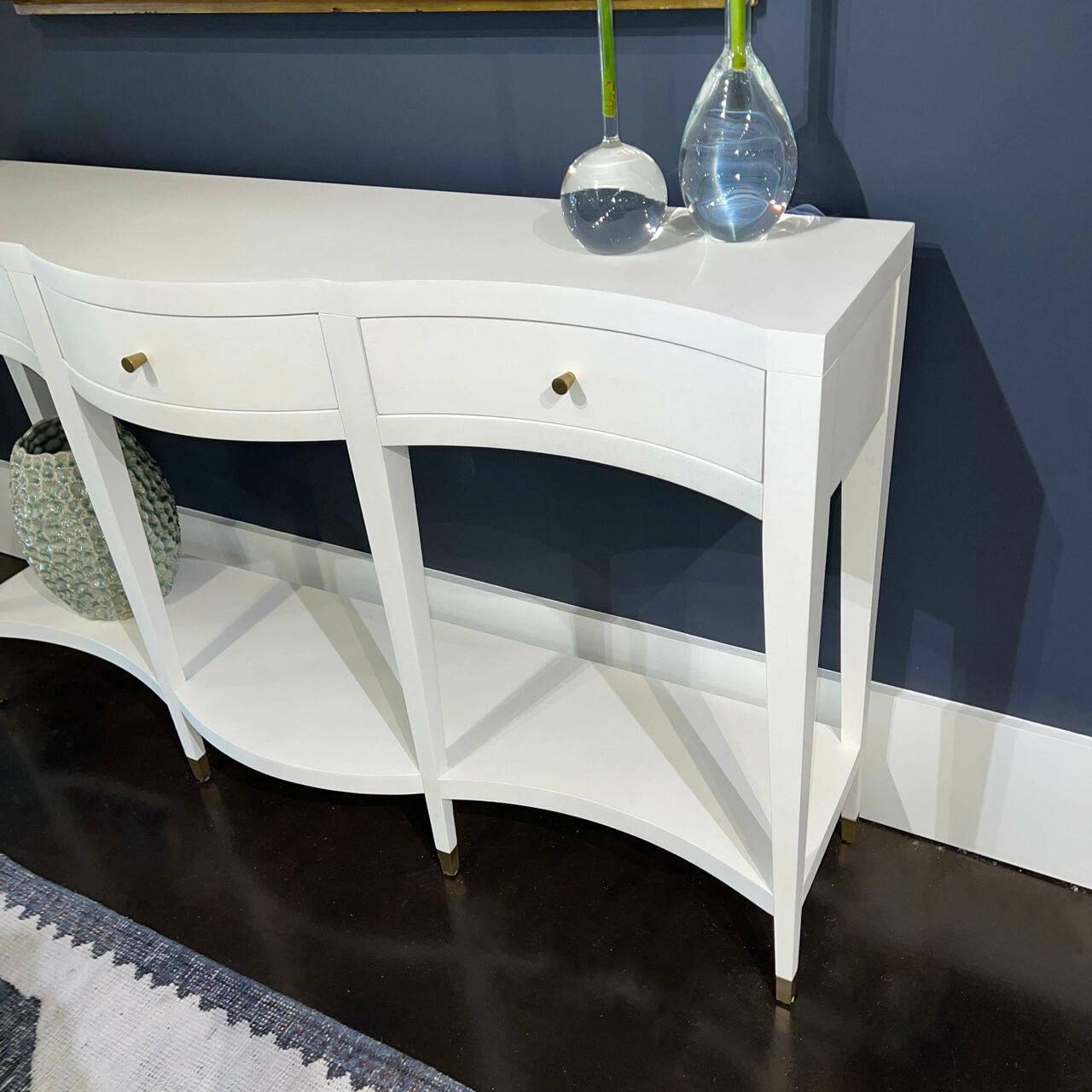White Painted Curved Console Table In New Condition For Sale In Westwood, NJ