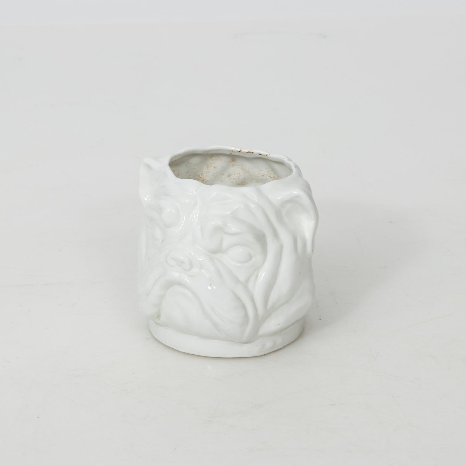 White Painted Dog Planter In Good Condition In Stamford, CT