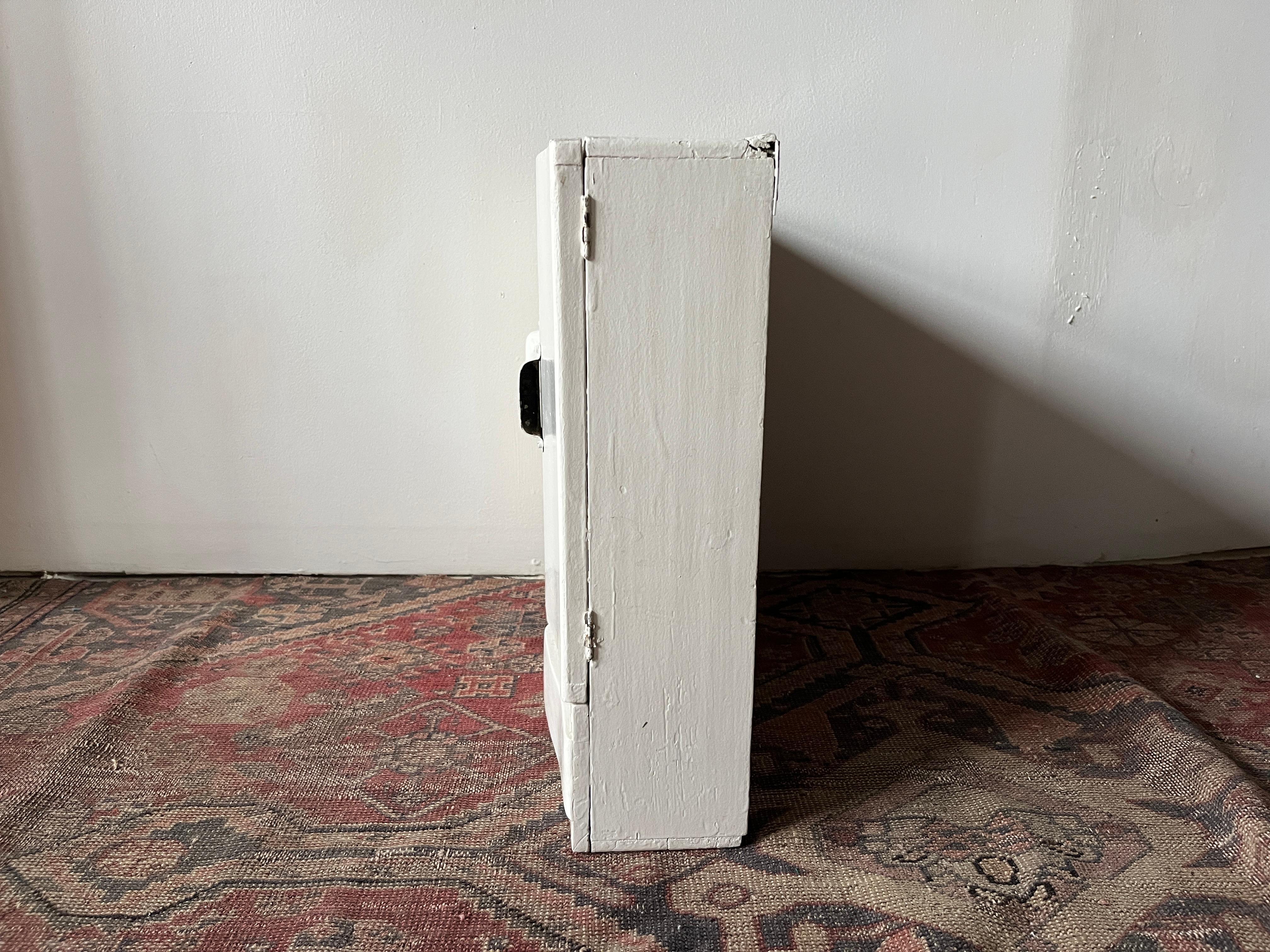 White Painted First Aid Wall-Hung Apothecary Medicine Cabinet For Sale 5