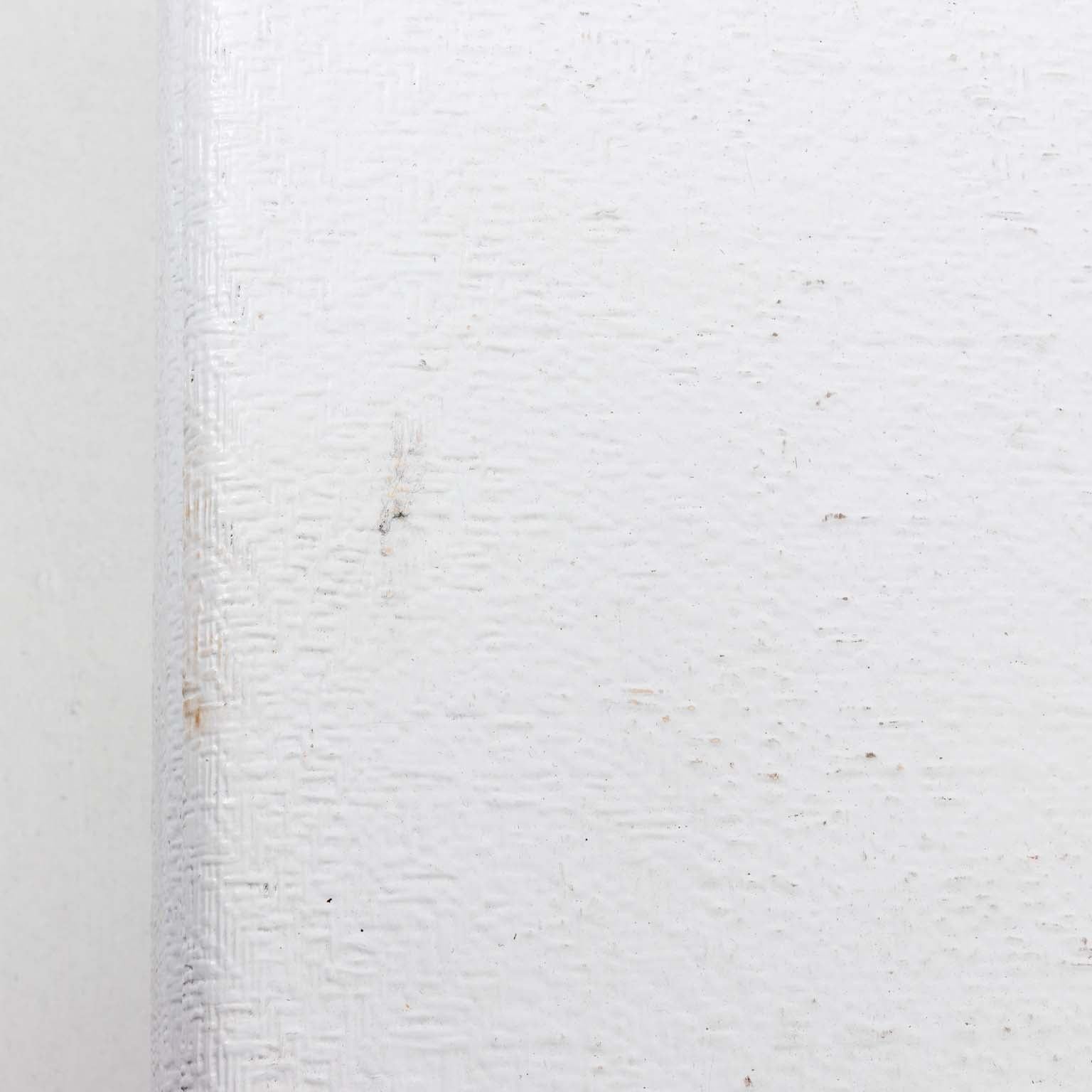 White Painted Grass Cloth Console Table In Good Condition For Sale In Stamford, CT