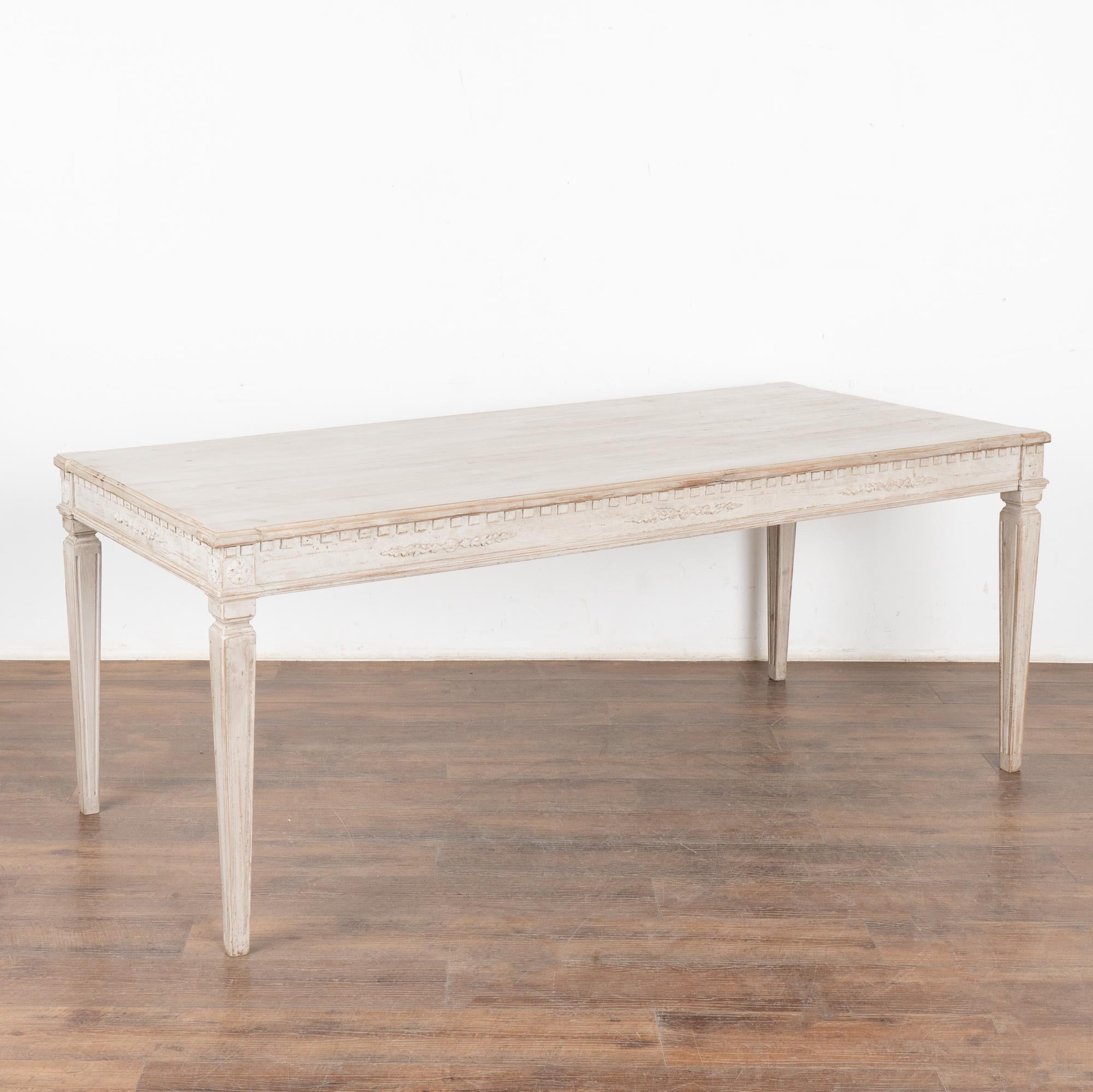 Mesa de comedor pintada de blanco Mesa de escritorio Gustaviana, Suecia circa 1890 en venta 6