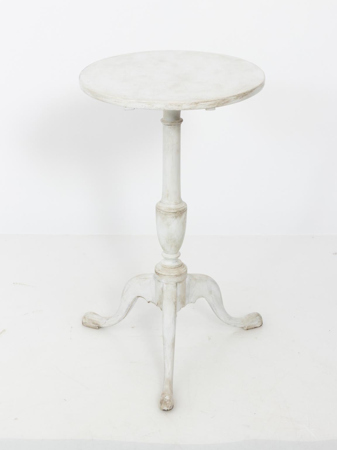 20th Century White Painted Gustavian Oval Tilt-Top Table, circa 1930s