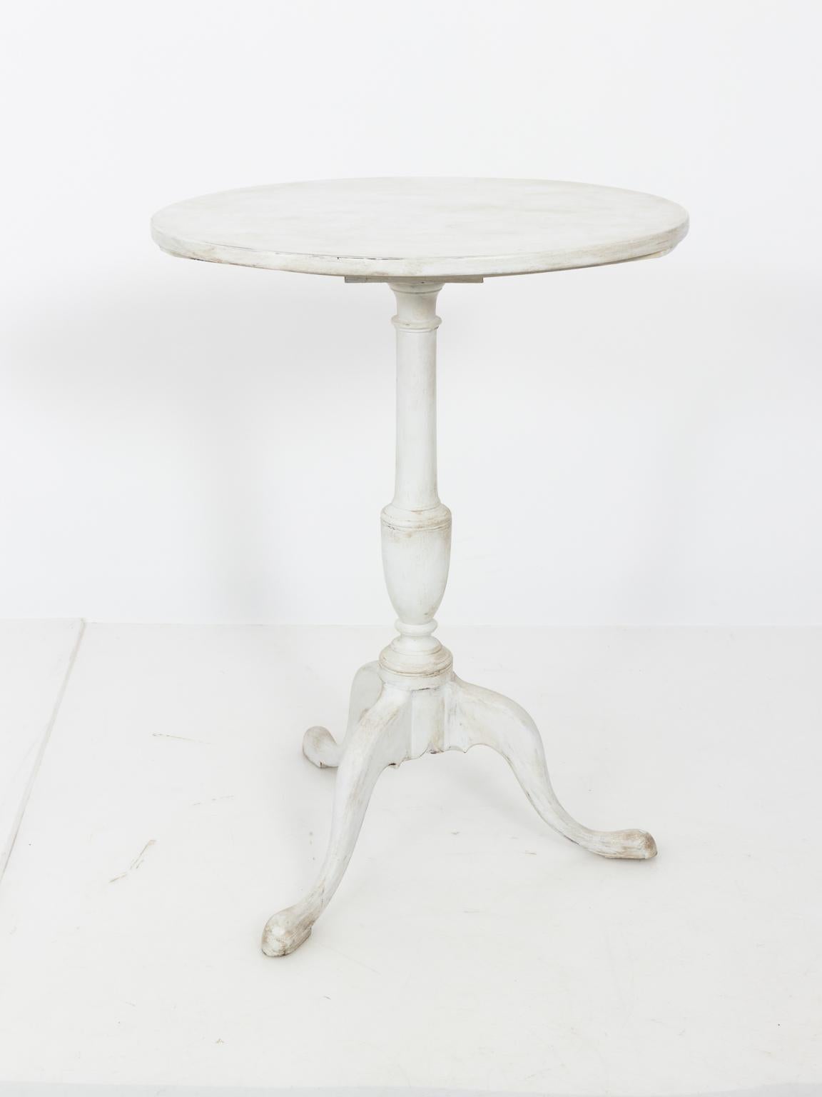 White Painted Gustavian Oval Tilt-Top Table, circa 1930s 1