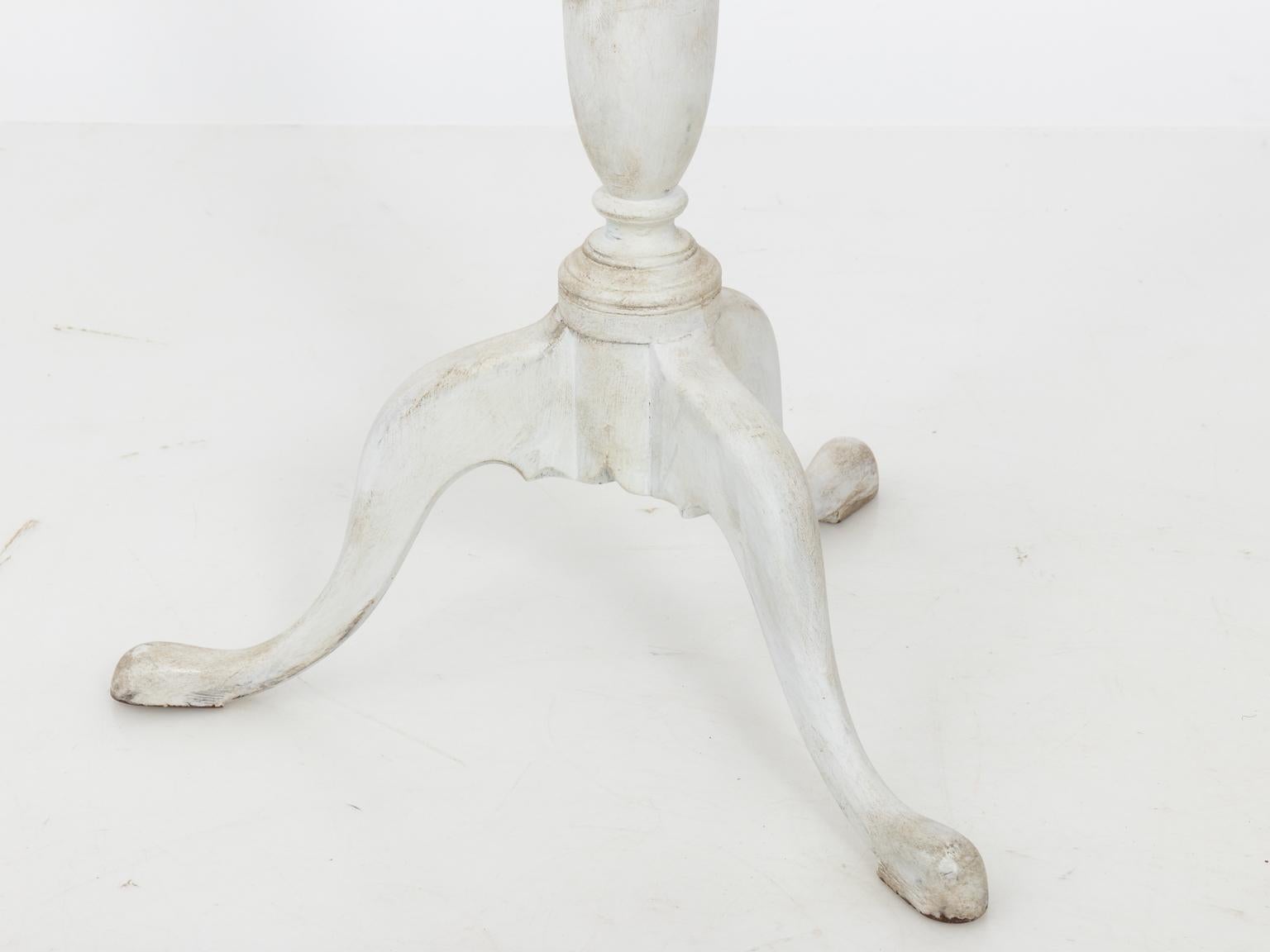 White Painted Gustavian Oval Tilt-Top Table, circa 1930s 3