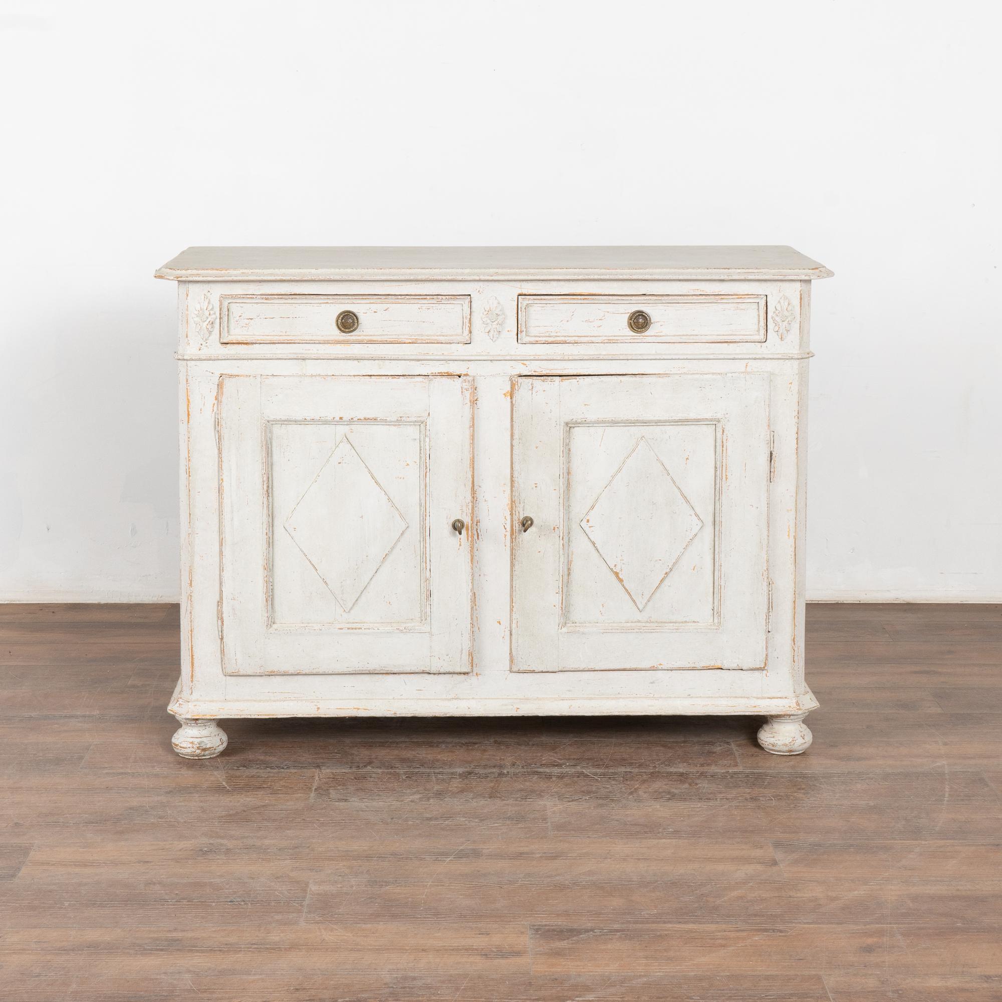 White Painted Gustavian Sideboard Buffet, Sweden circa 1840 In Good Condition In Round Top, TX