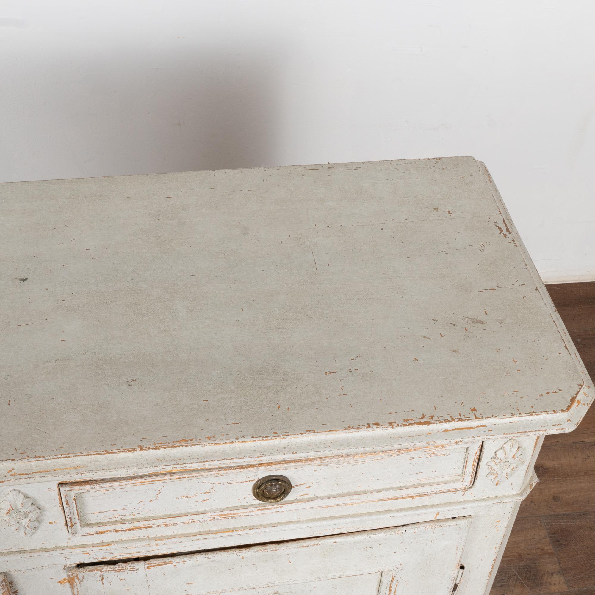 White Painted Gustavian Sideboard Buffet, Sweden circa 1840 1