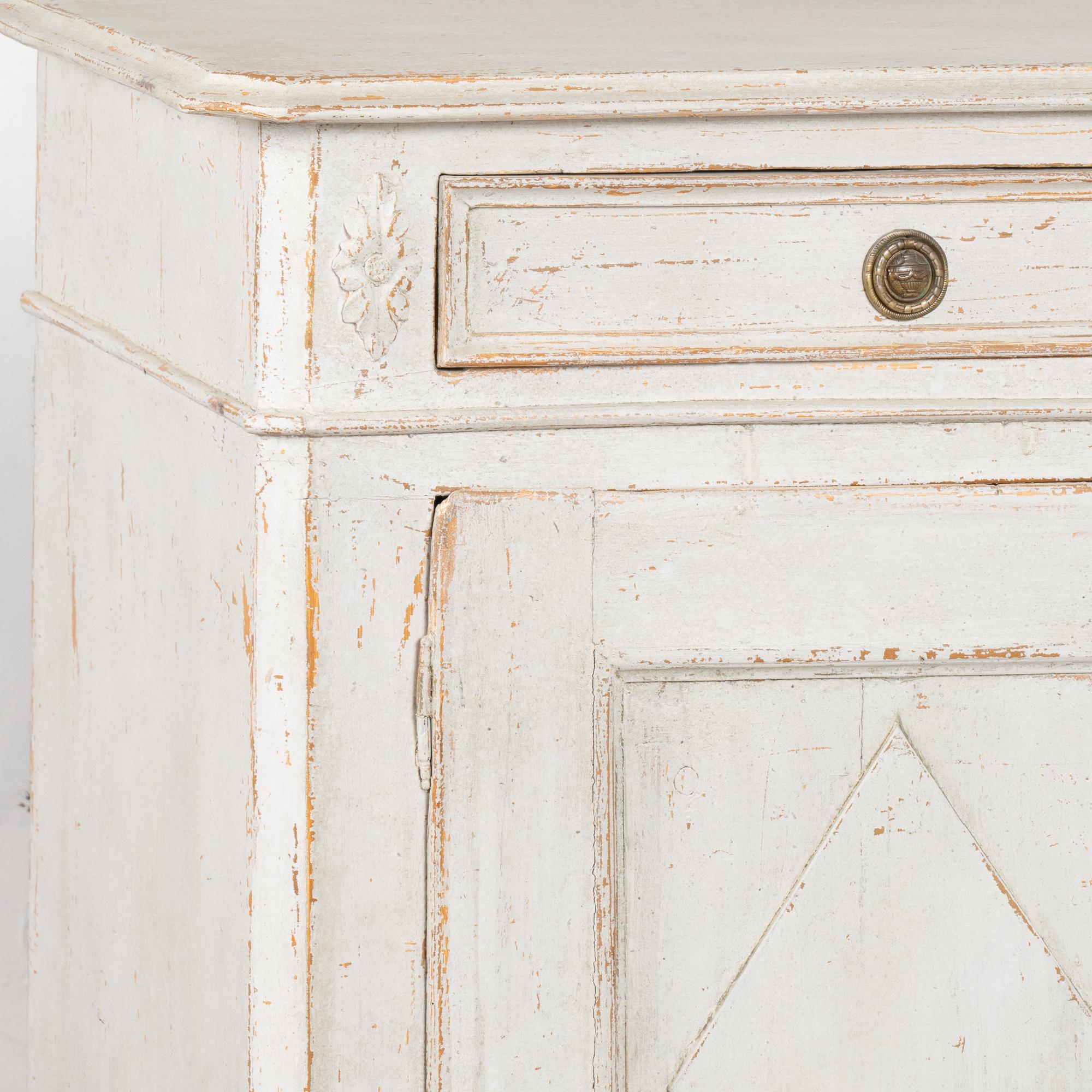 White Painted Gustavian Sideboard Buffet, Sweden circa 1840 2