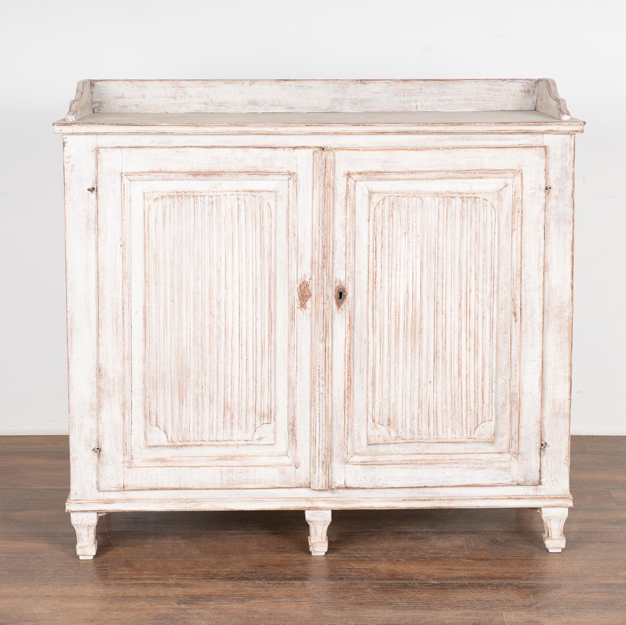 White Painted Gustavian Sideboard, Sweden, circa 1820-1840 In Good Condition For Sale In Round Top, TX