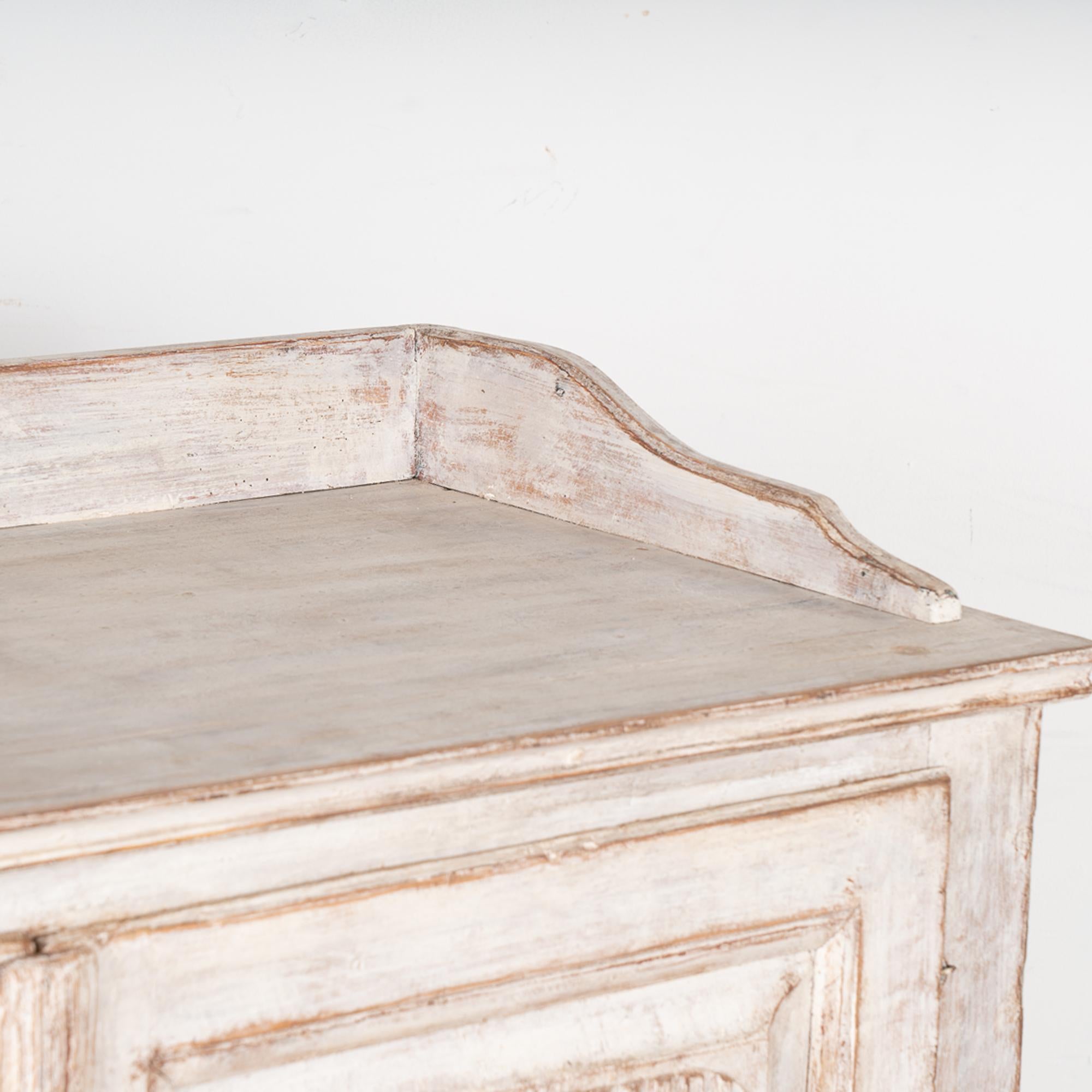 White Painted Gustavian Sideboard, Sweden, circa 1820-1840 For Sale 2