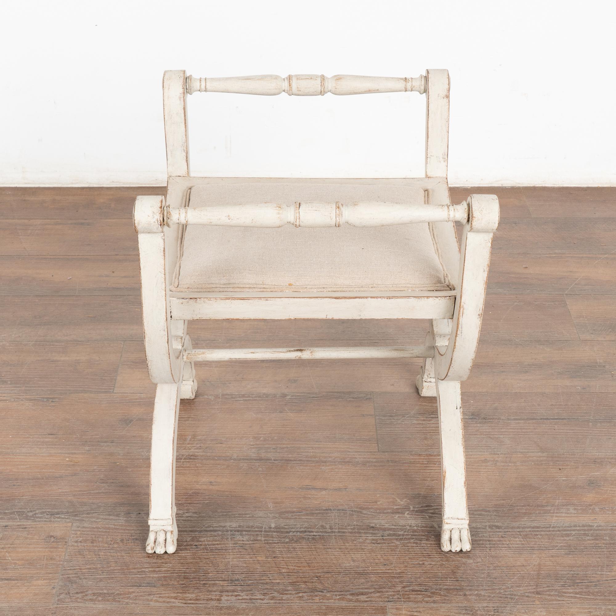 White Painted Gustavian Stool, Sweden circa 1820-40 In Good Condition For Sale In Round Top, TX
