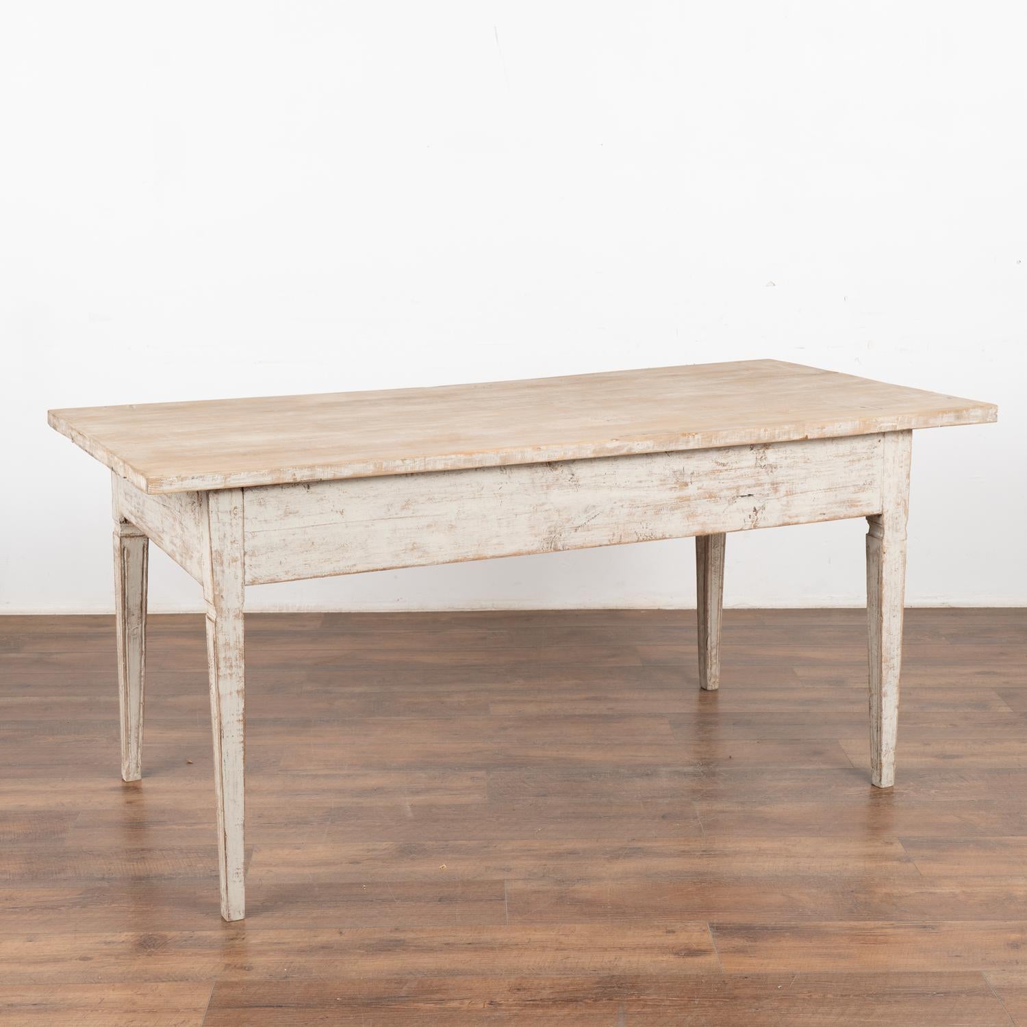 White Painted Gustavian Style Table Writing Desk With One Drawer, circa 1860-80 For Sale 4