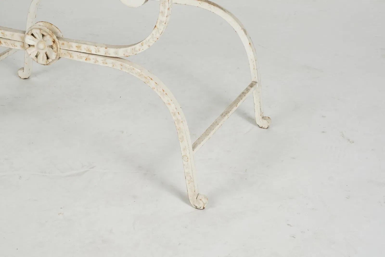 White Painted Iron and Brass Curule Chair Frame For Sale 1