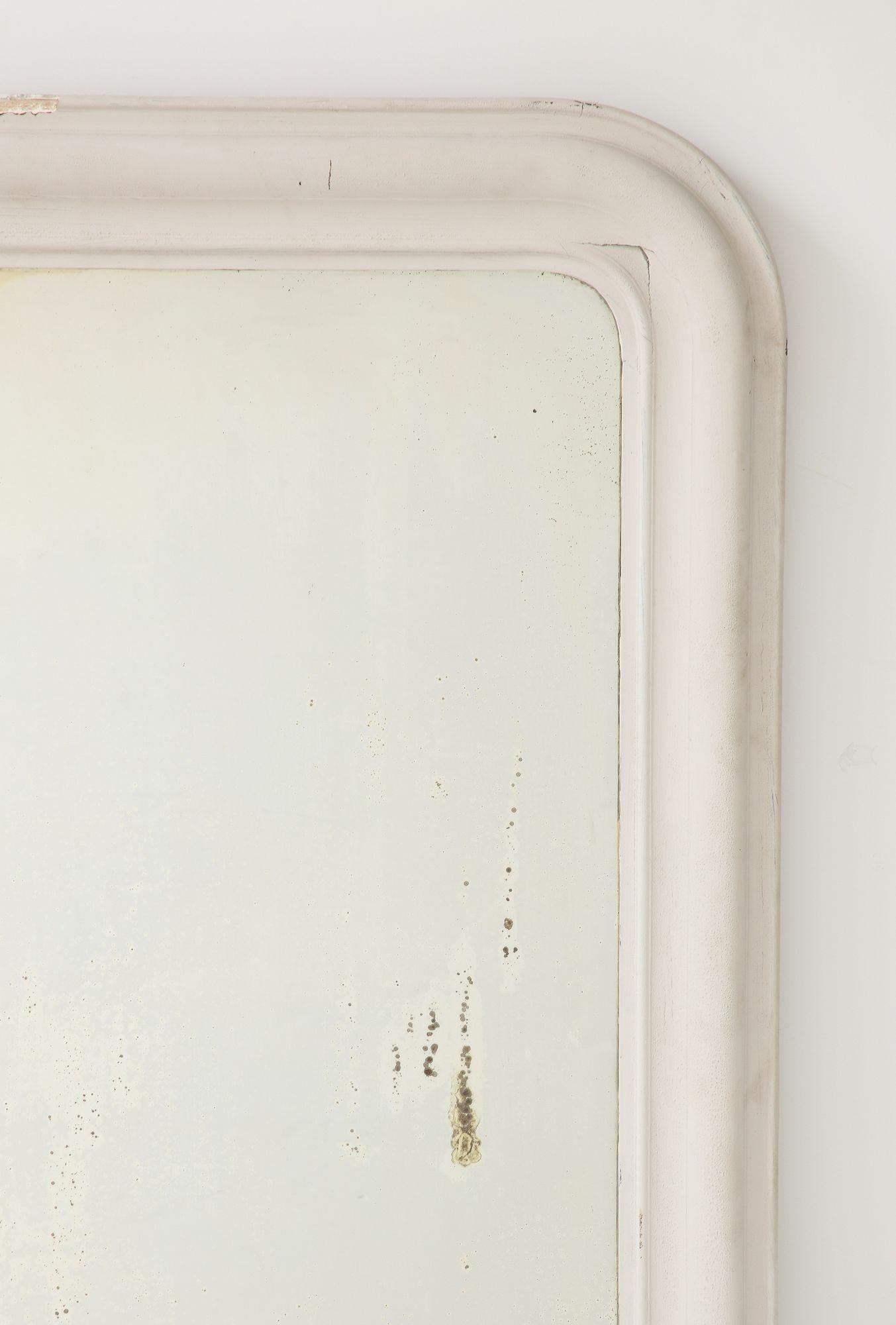 Weiß lackierter Louis Philippe-Spiegel, Frankreich Anfang 20. im Zustand „Gut“ im Angebot in South Salem, NY