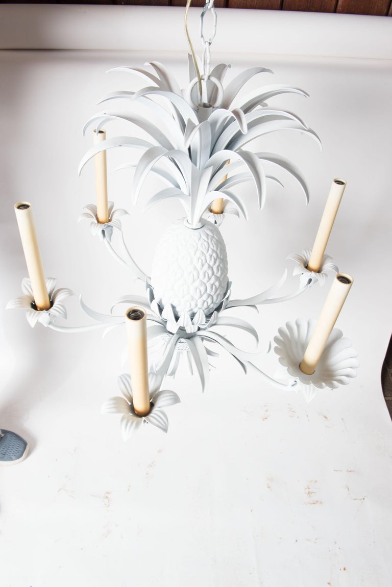 White Painted Metal Pineapple Chandelier In Good Condition For Sale In Stamford, CT