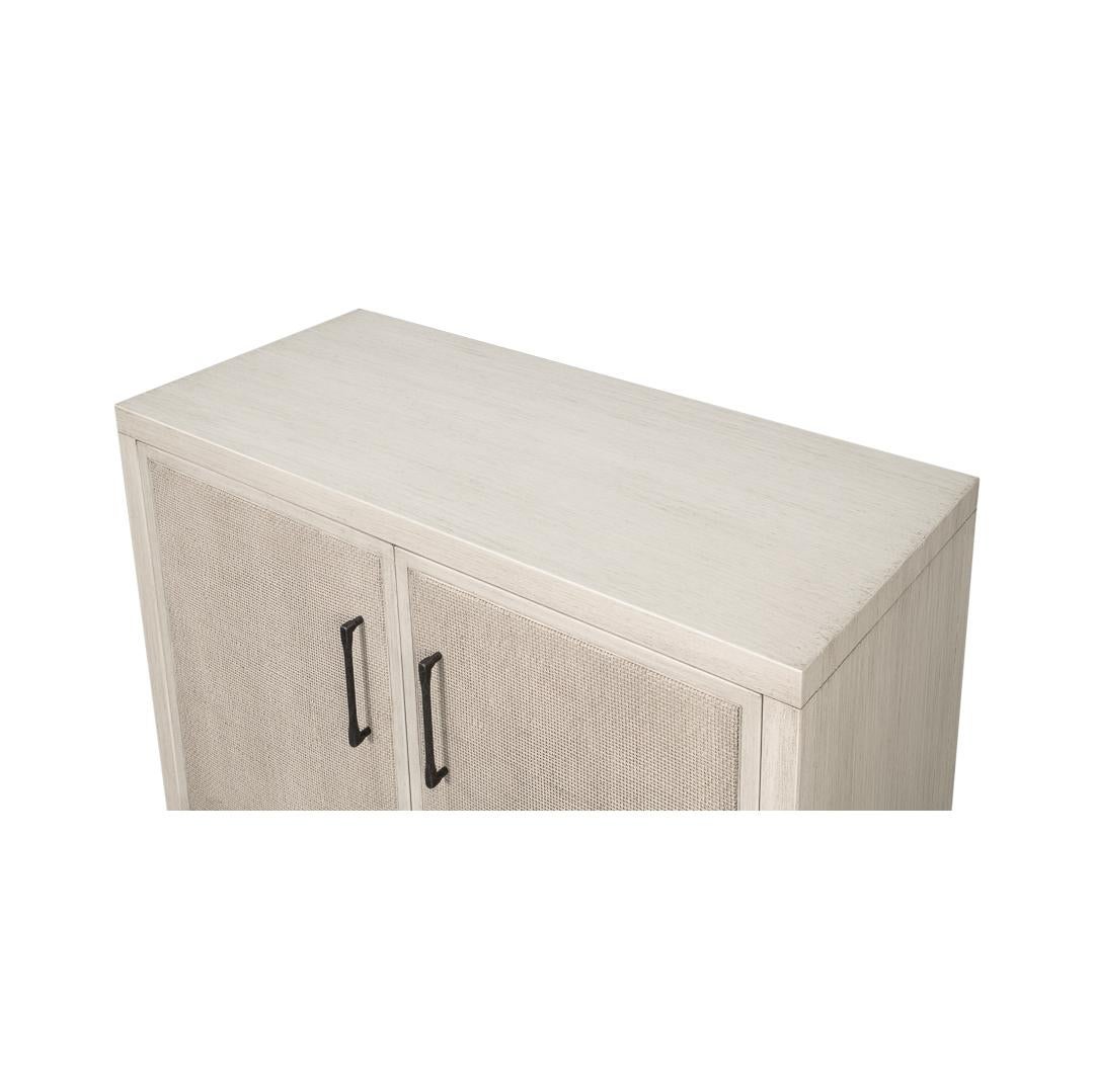 Asiatique Meuble d'appoint moderne peint en blanc en vente