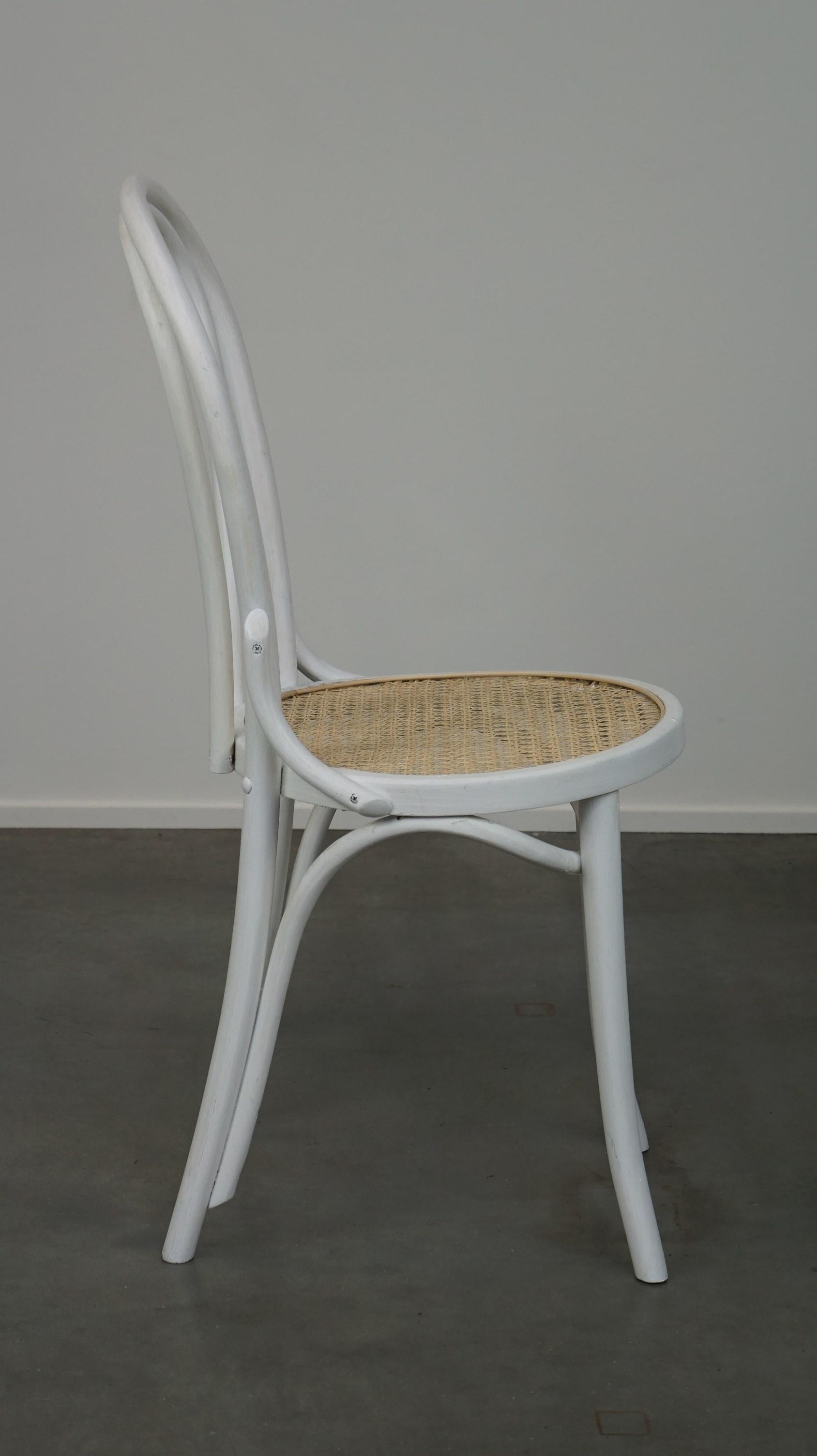 Weiß lackierter originaler antiker Thonet-Stuhl, Modell Nr. 18 im Zustand „Relativ gut“ im Angebot in Harderwijk, NL