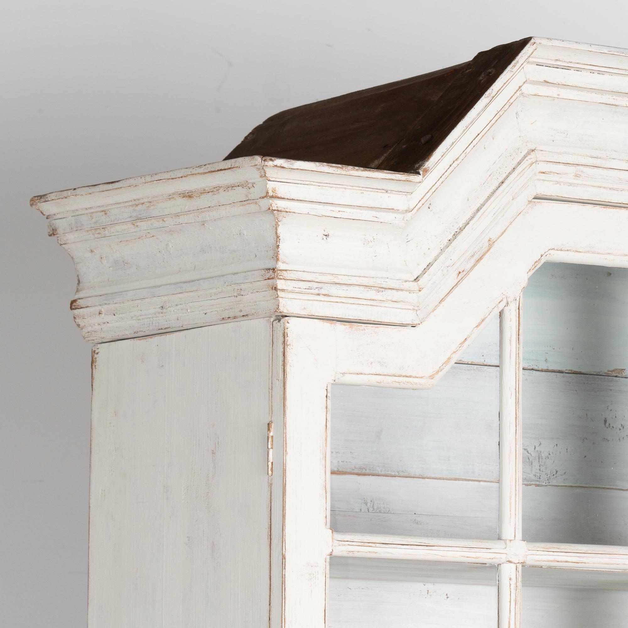 Vitrina librería de pino pintado de blanco, Suecia circa 1840-60 siglo XIX en venta