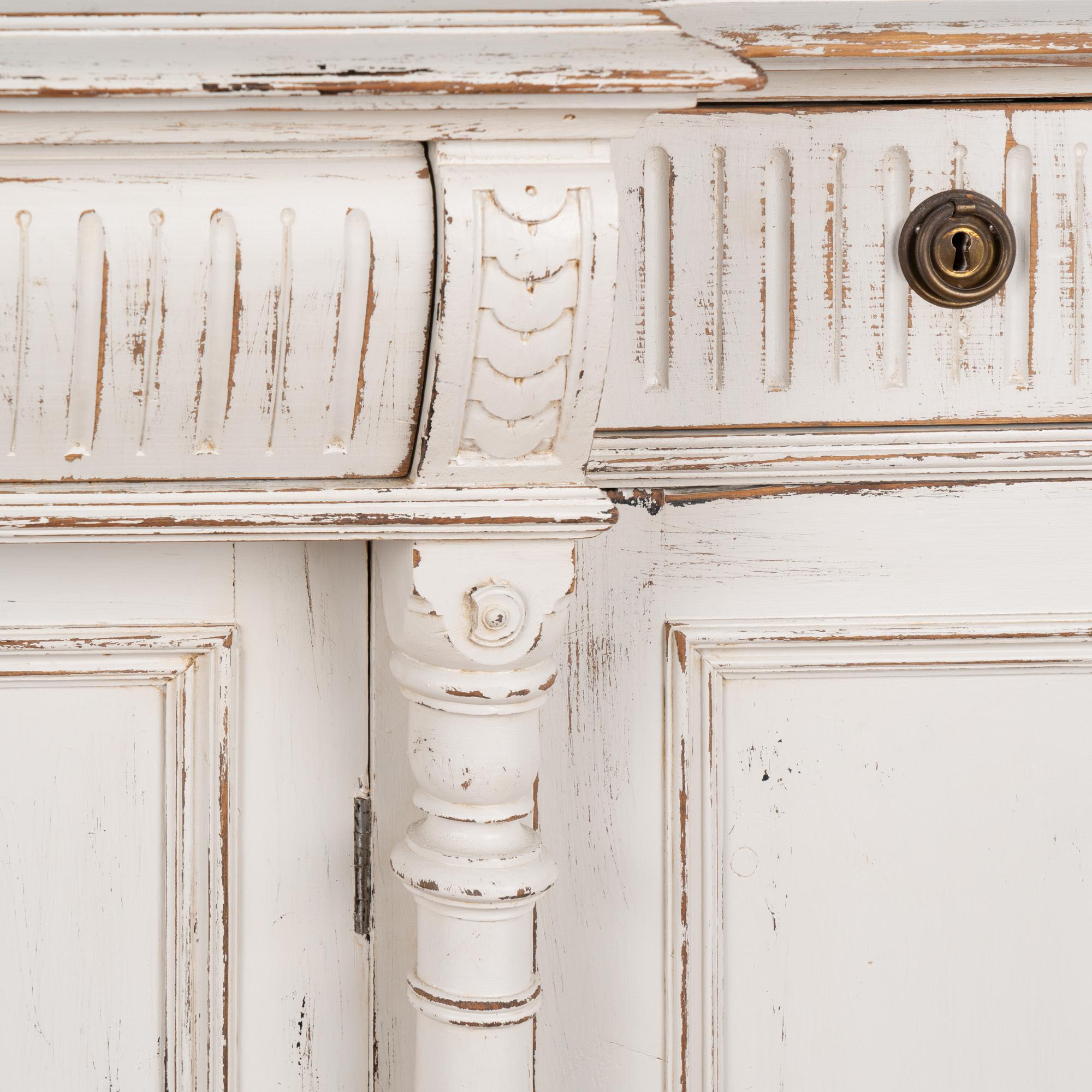 White Painted Pine Sideboard Buffet, Sweden circa 1880 In Good Condition For Sale In Round Top, TX