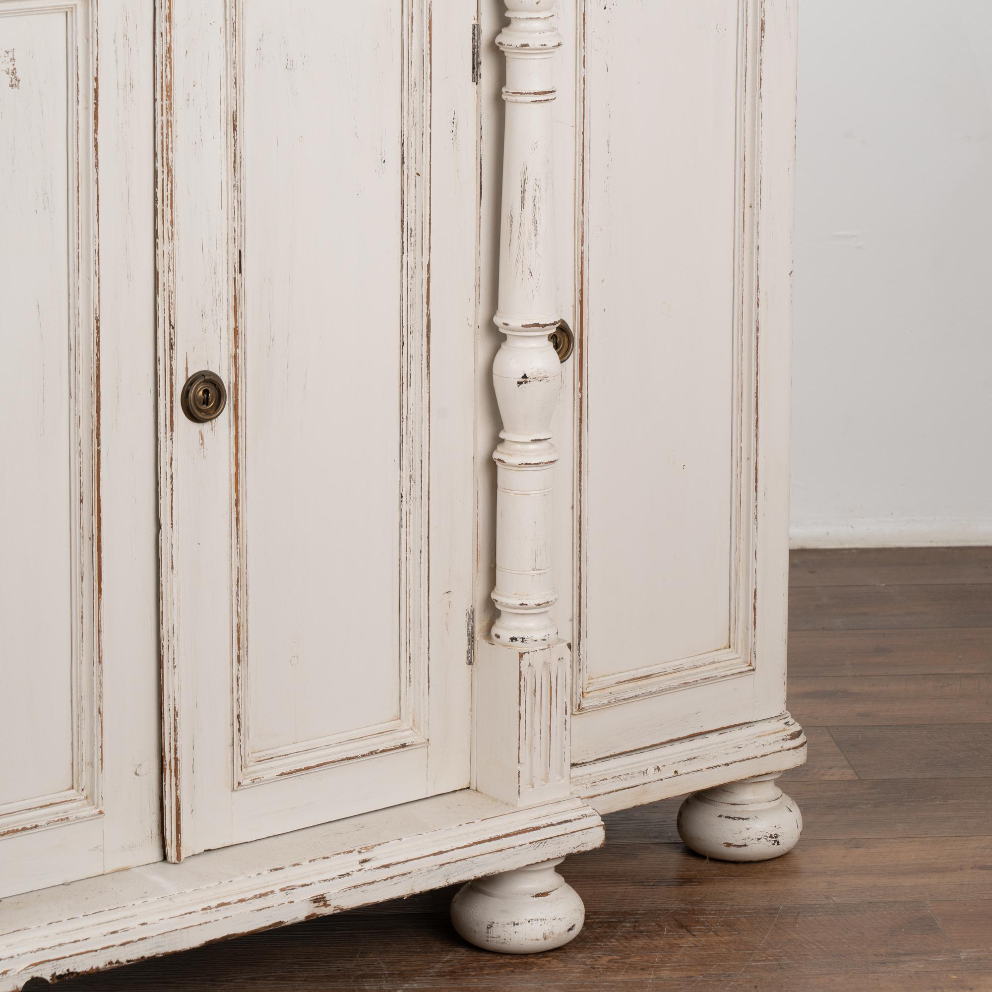White Painted Pine Sideboard Buffet, Sweden circa 1880 For Sale 1