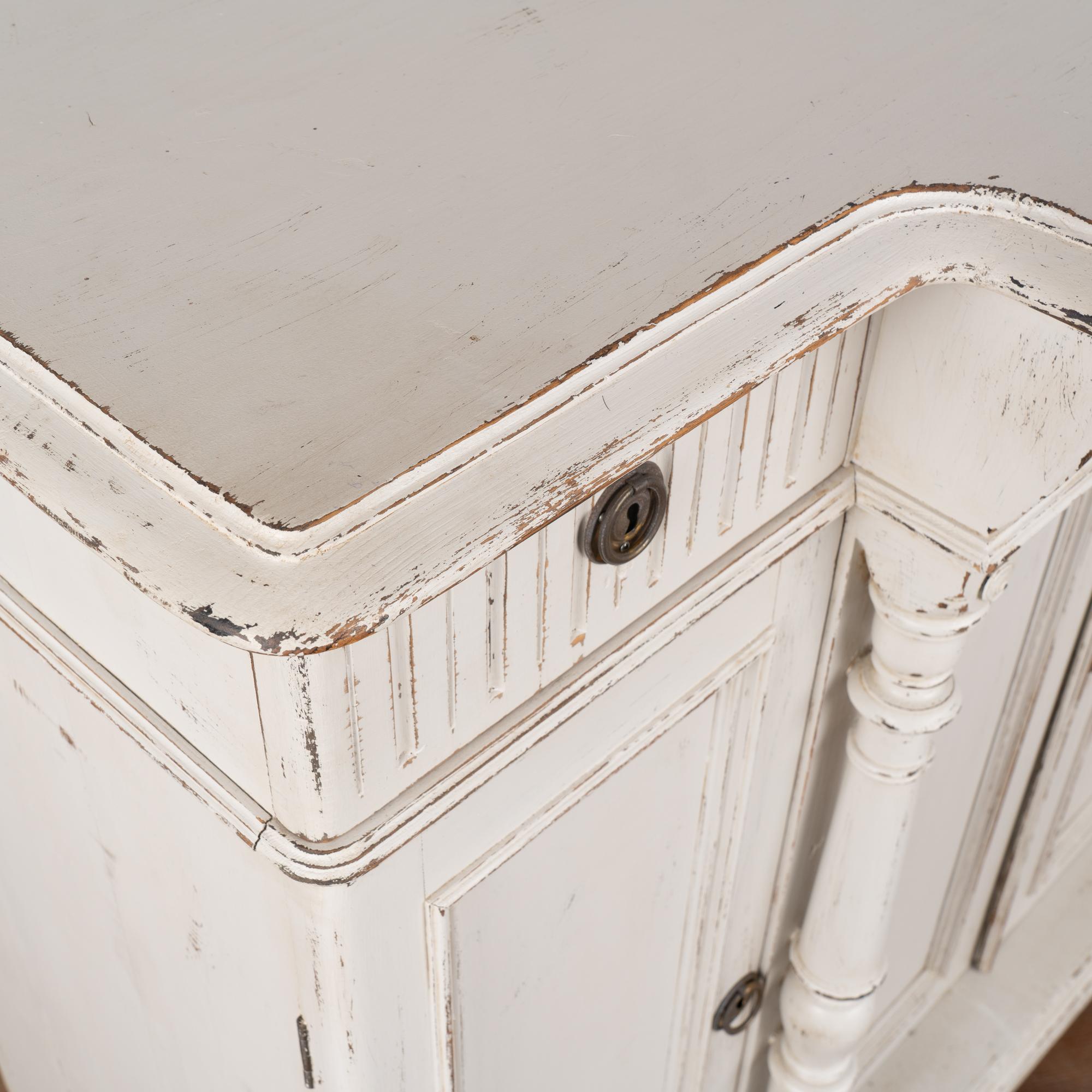 White Painted Pine Sideboard Buffet, Sweden circa 1880 For Sale 2
