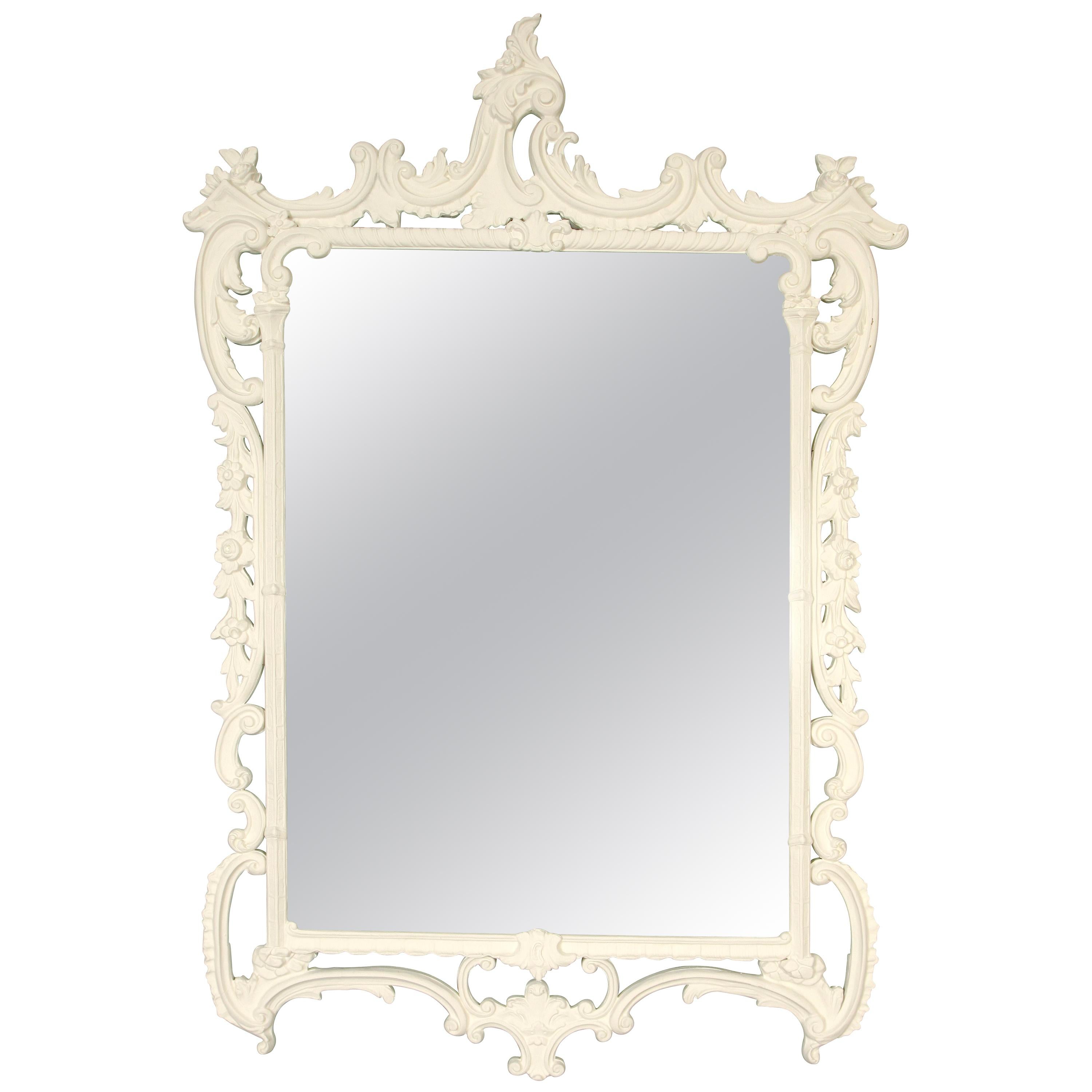 Weiß lackierter Spiegel im Regence-Stil im Angebot