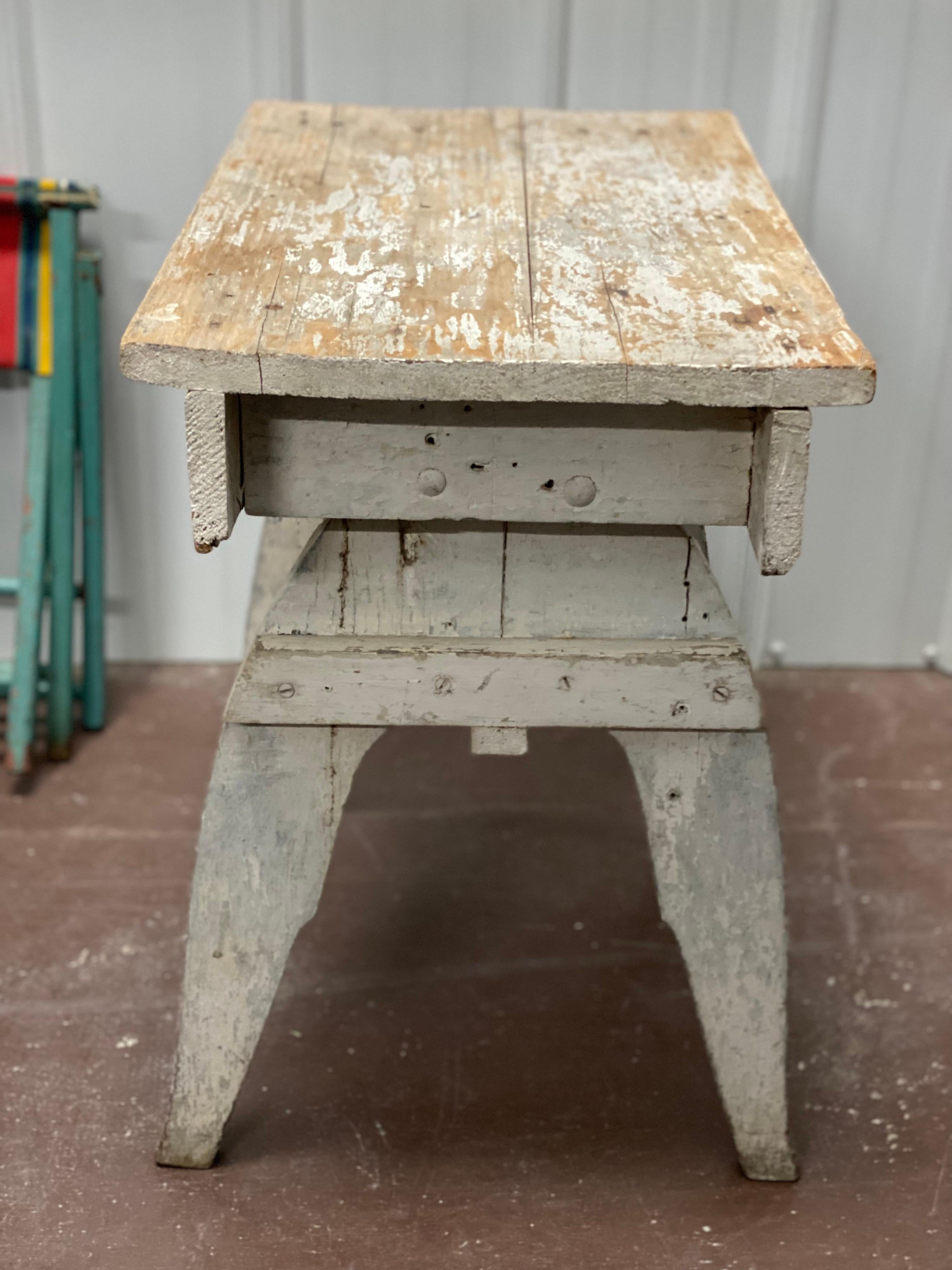 White painted rustic end table

Measure: 15 1/8” deep x 24” wide x 24 3/8” high.