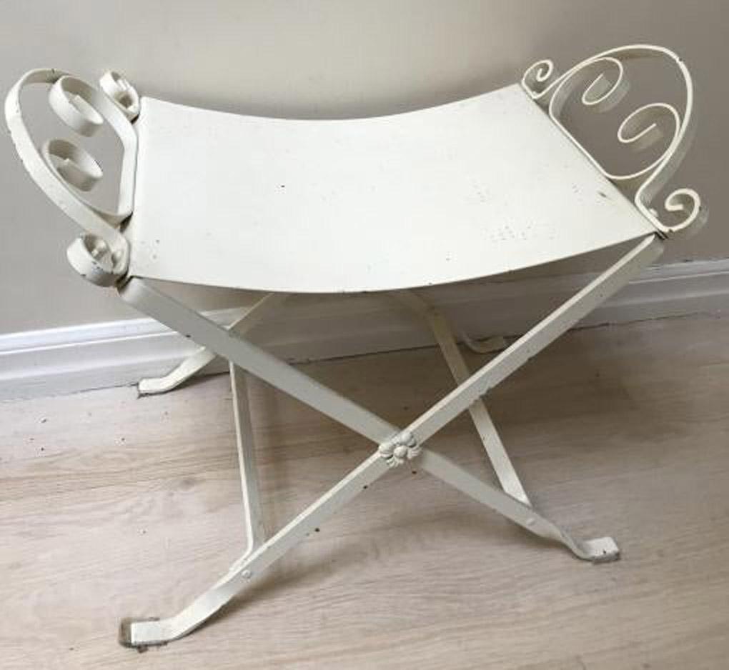 Vintage Woodard inspired painted wrought iron bench. This lovely metal garden or vanity stool, a Classic 1960s design with X-cross legs and a metal sling seat hinged together by a rosette. Nice addition to your garden room, porch, entry hall or