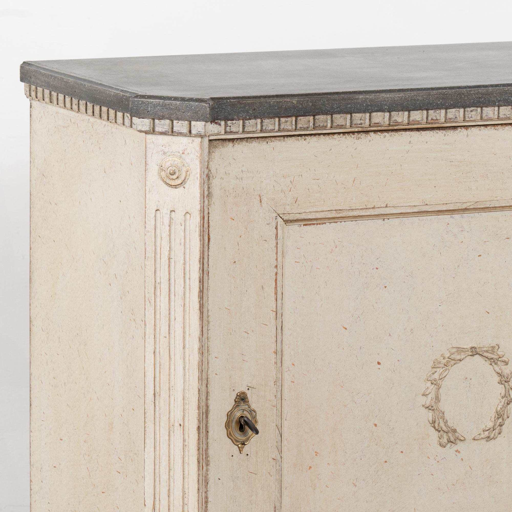 XIXe siècle Petite armoire de chevet peinte en blanc, Danemark vers 1860-80