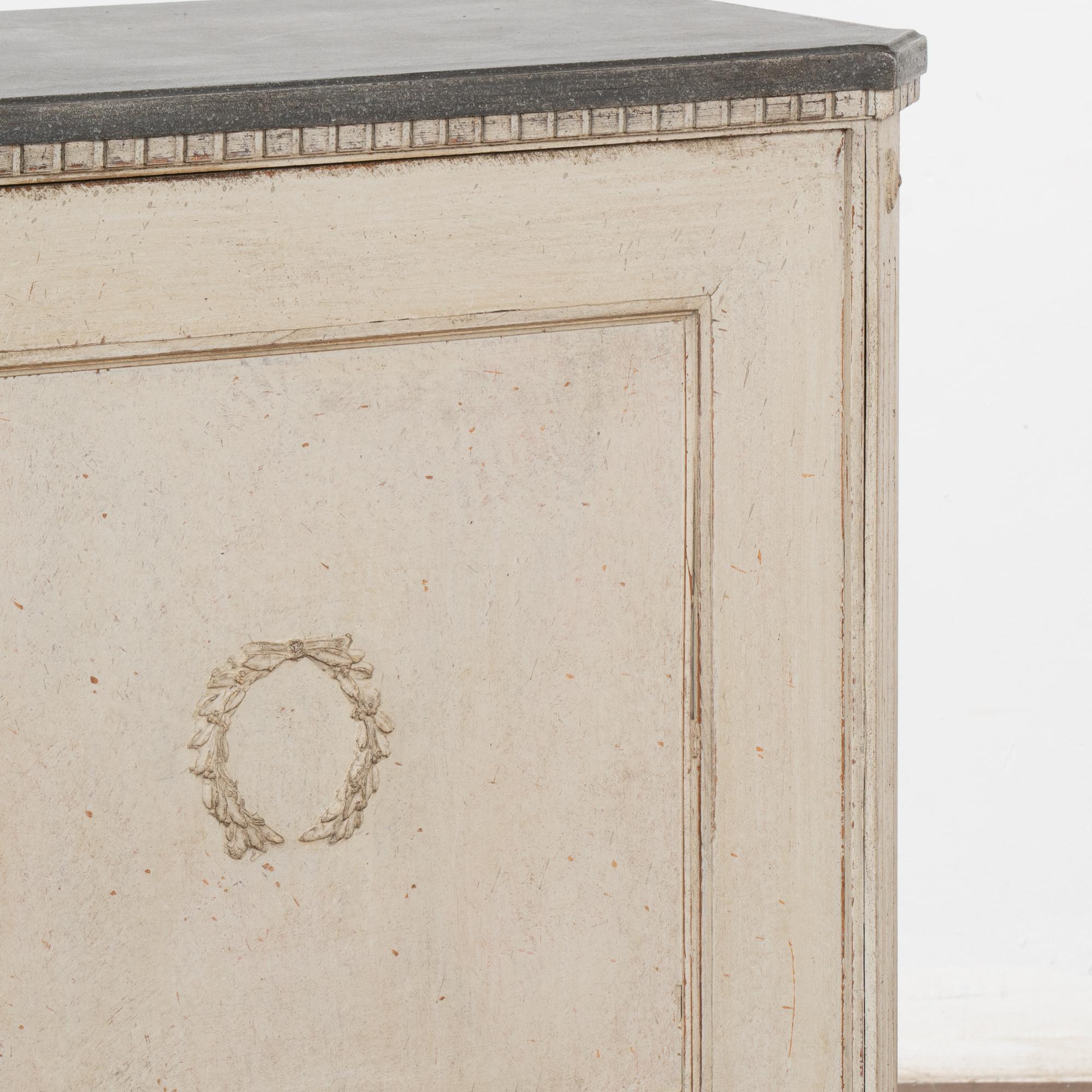 Bois Petite armoire de chevet peinte en blanc, Danemark vers 1860-80