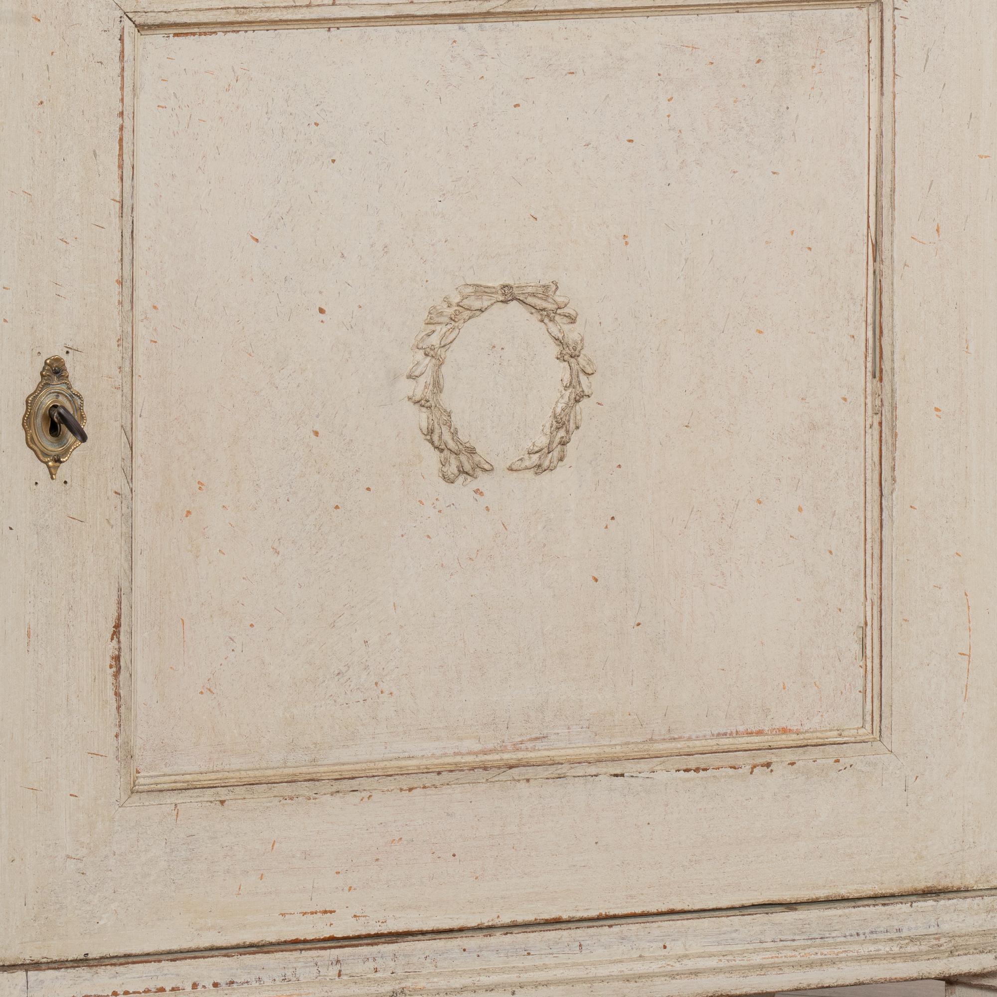 Petite armoire de chevet peinte en blanc, Danemark vers 1860-80 1