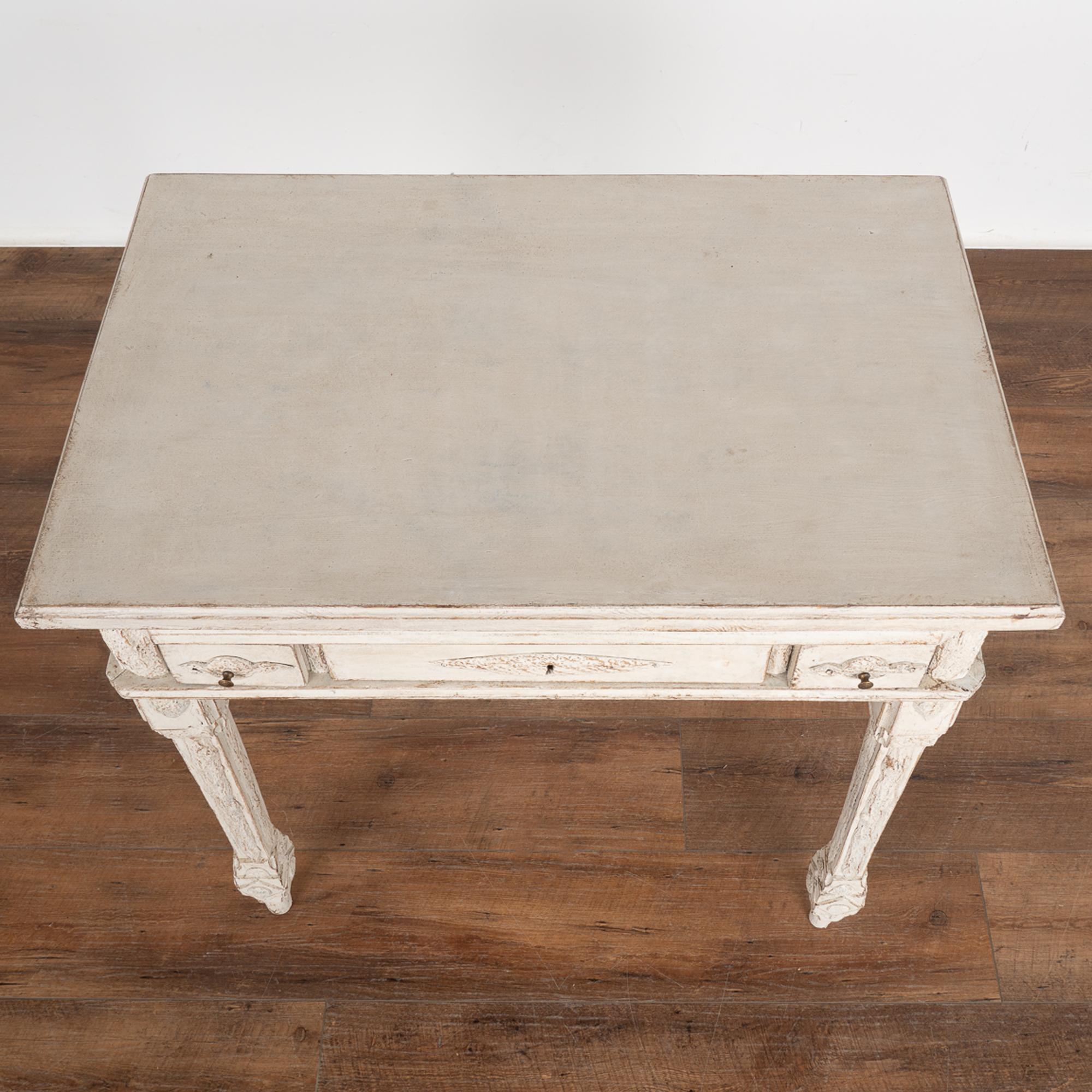White Painted Small Side Table With Three Drawers, Sweden circa 1890 In Good Condition For Sale In Round Top, TX