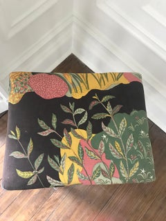 Weiß lackierter Hocker, Josef Frank-Polsterung