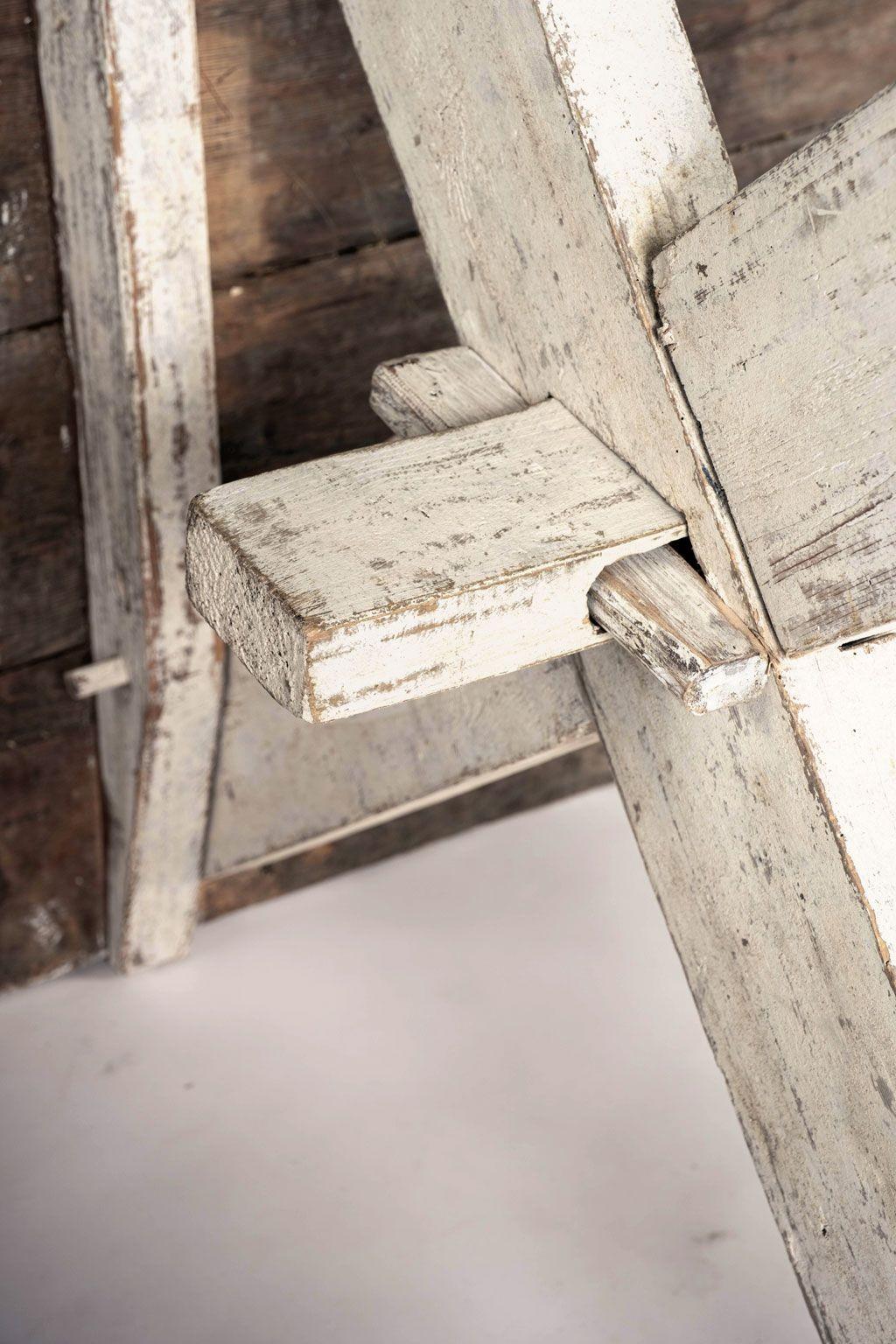Table de salle à manger suédoise à pieds en X peinte en blanc en vente 5