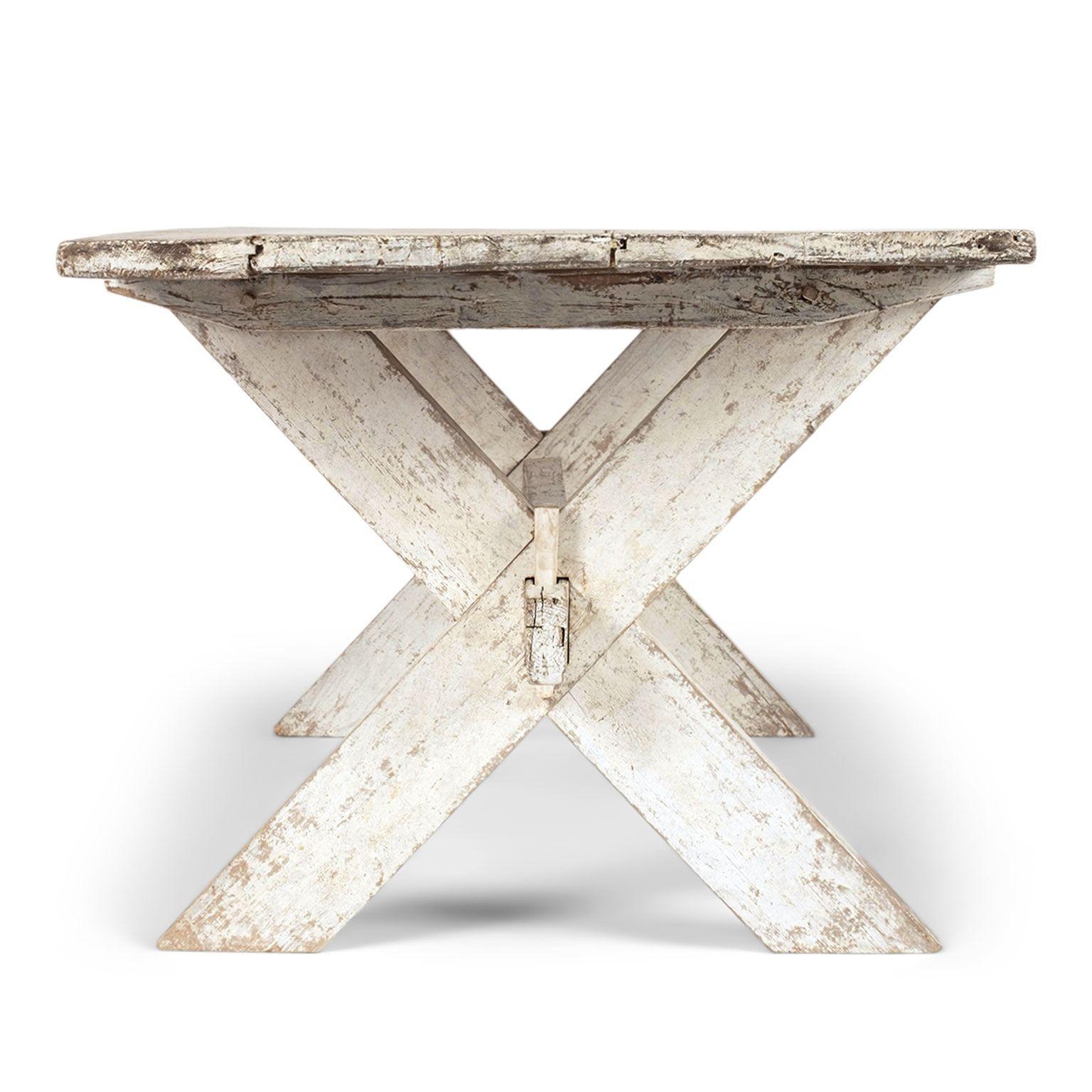 Table de salle à manger suédoise à pieds en X peinte en blanc en vente 8